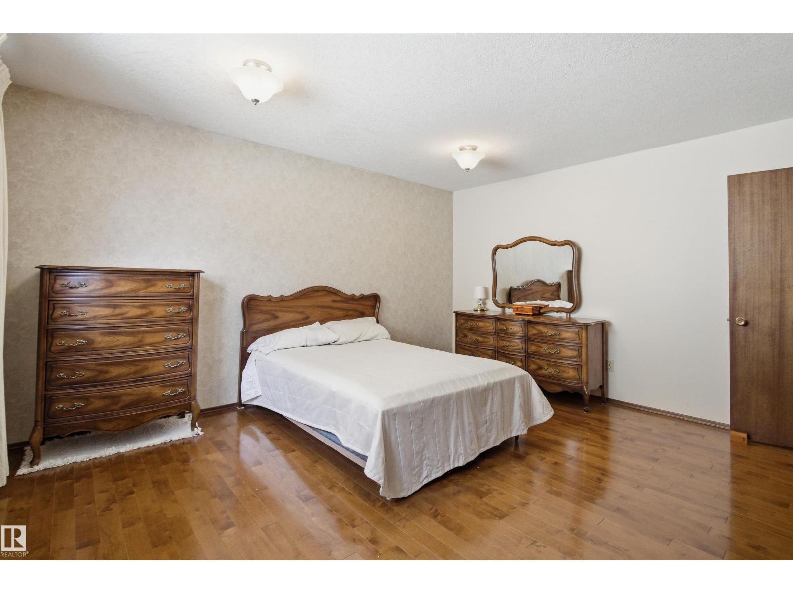 13222 116 St Nw, Edmonton, AB - Indoor Photo Showing Bedroom