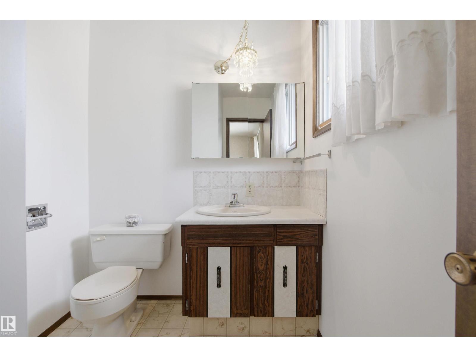 13222 116 St Nw, Edmonton, AB - Indoor Photo Showing Bathroom