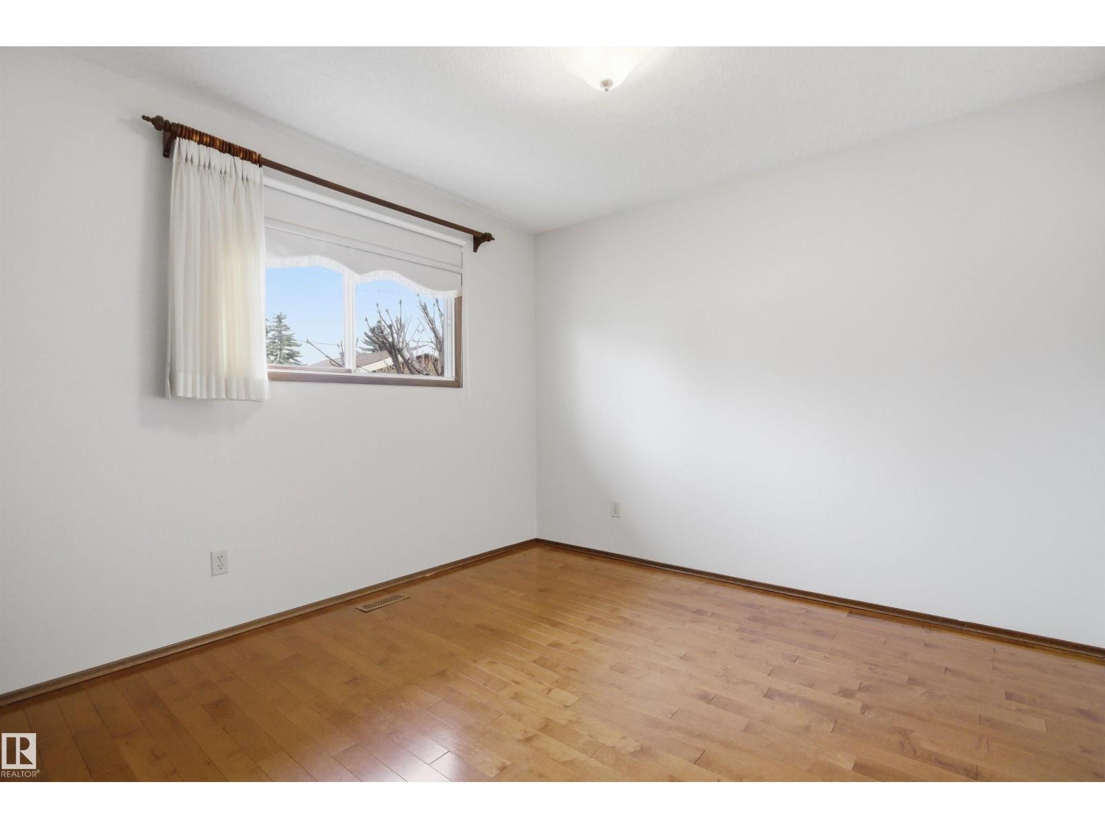 13222 116 St Nw, Edmonton, AB - Indoor Photo Showing Other Room