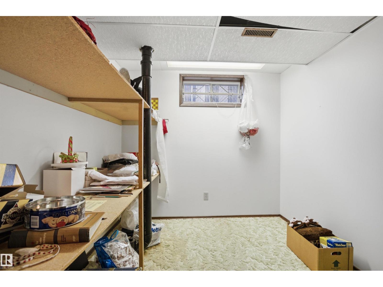 13222 116 St Nw, Edmonton, AB - Indoor