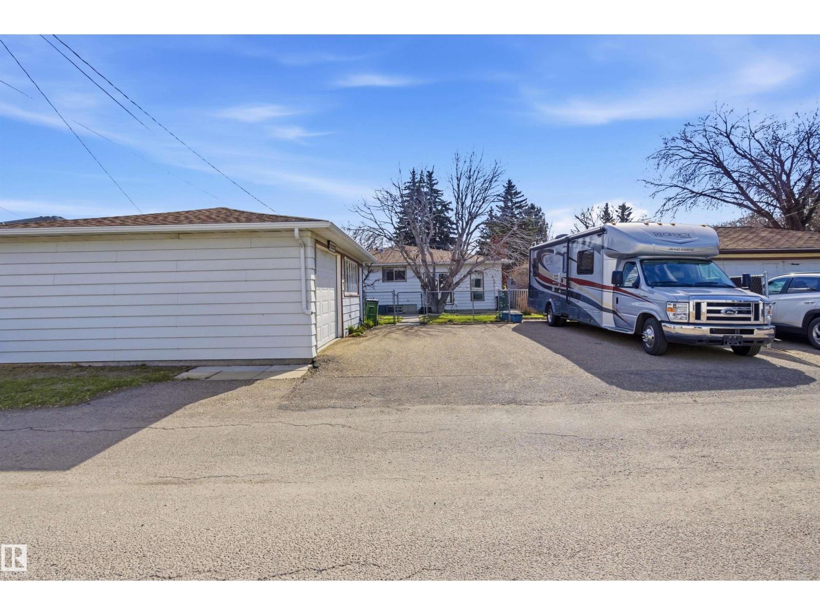 13222 116 St Nw, Edmonton, AB - Outdoor