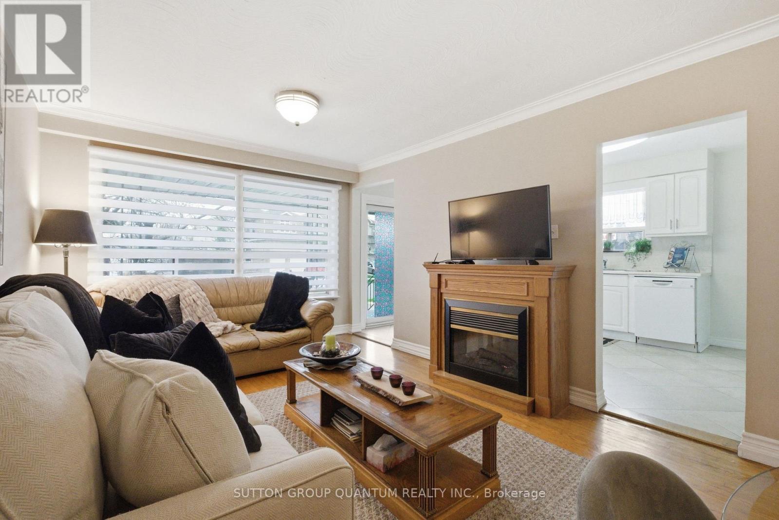 1257 Alexandra Avenue, Mississauga, ON - Indoor Photo Showing Living Room With Fireplace