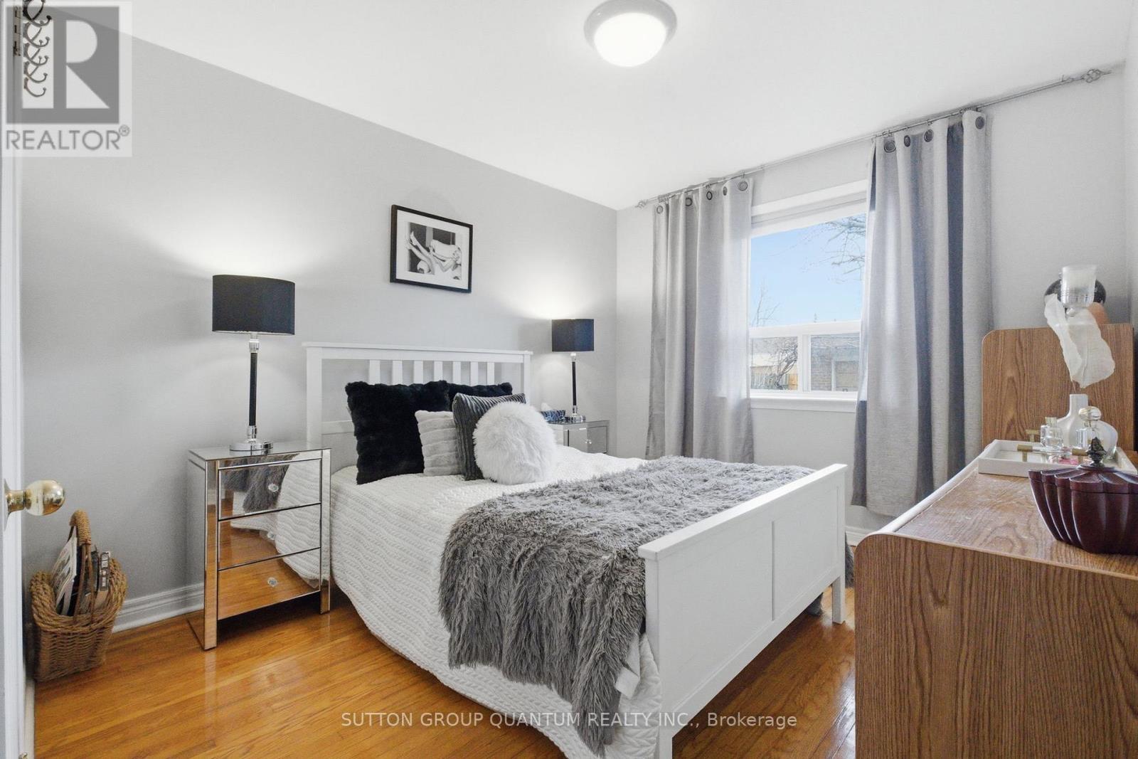 1257 Alexandra Avenue, Mississauga, ON - Indoor Photo Showing Bedroom