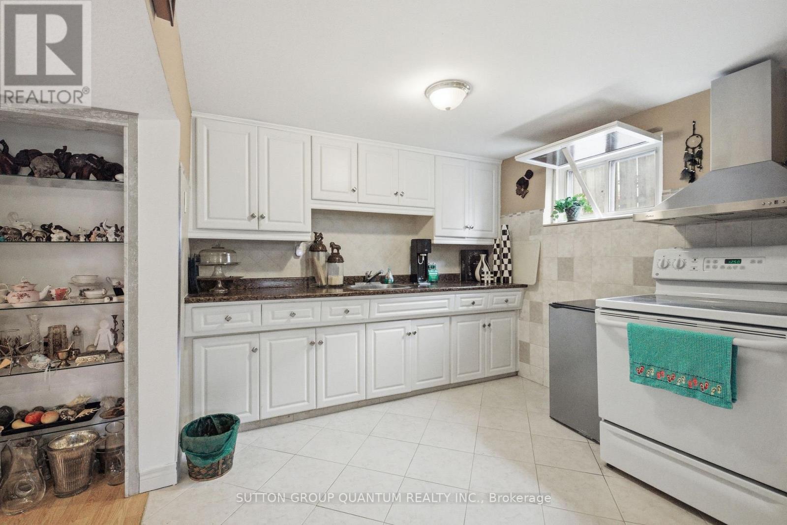 1257 Alexandra Avenue, Mississauga, ON - Indoor Photo Showing Kitchen