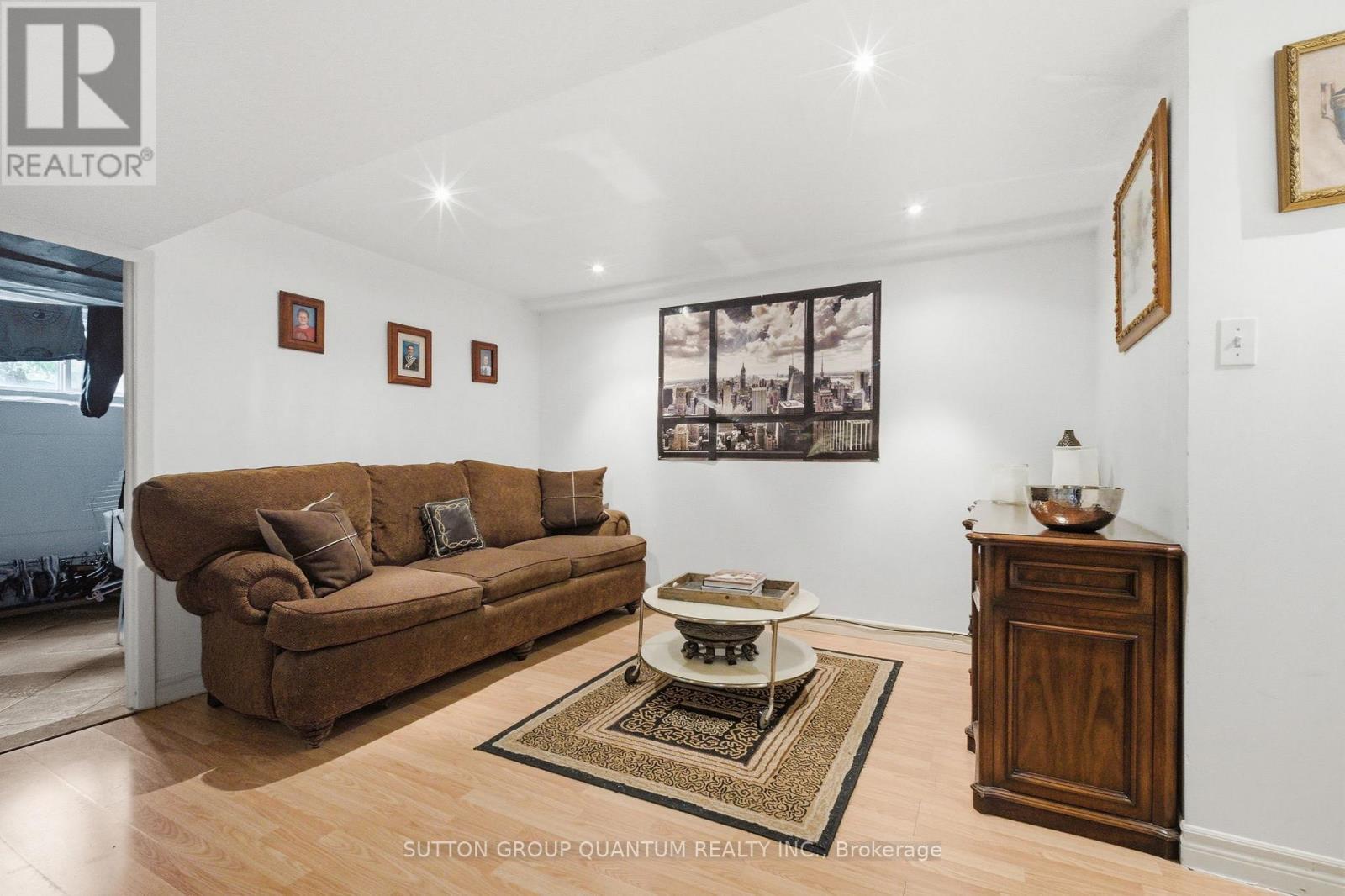 1257 Alexandra Avenue, Mississauga, ON - Indoor Photo Showing Living Room