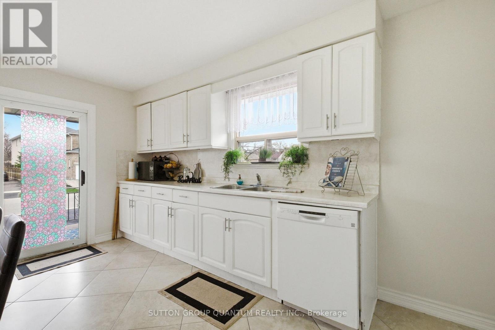 1257 Alexandra Avenue, Mississauga, ON - Indoor Photo Showing Kitchen With Double Sink