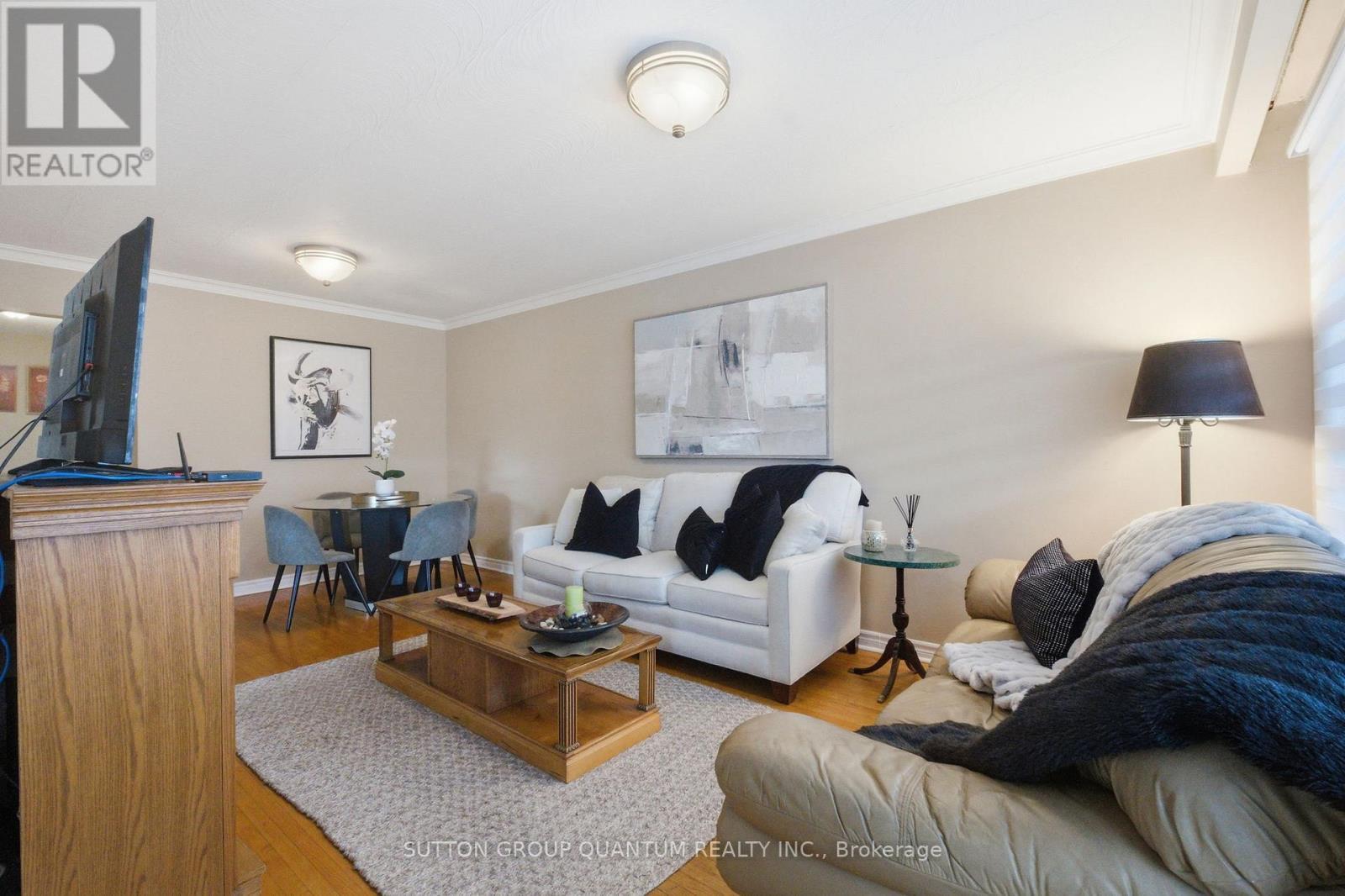 1257 Alexandra Avenue, Mississauga, ON - Indoor Photo Showing Living Room