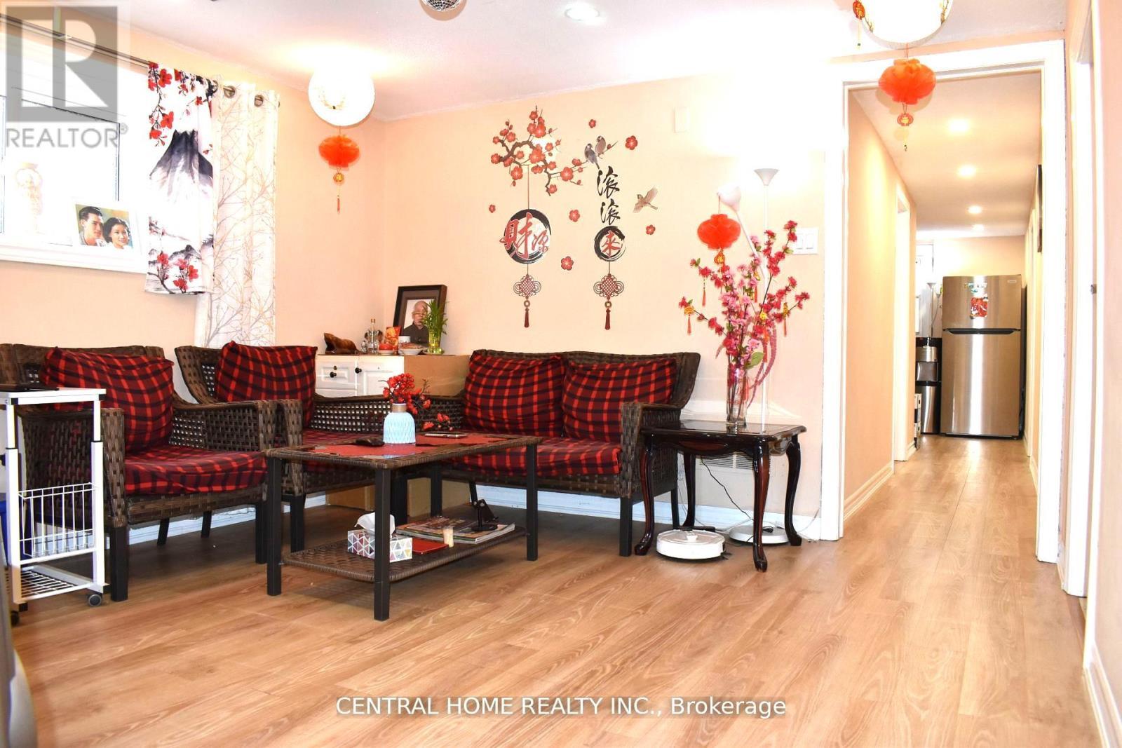 59 Blaney Crescent, Toronto, ON - Indoor Photo Showing Living Room