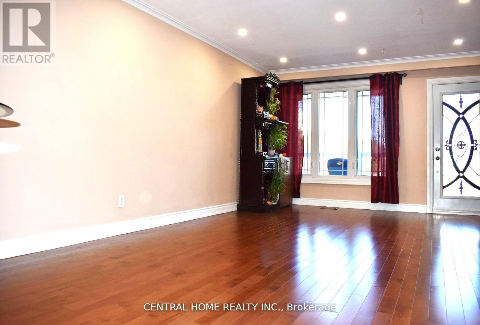 59 Blaney Crescent, Toronto, ON - Indoor Photo Showing Other Room
