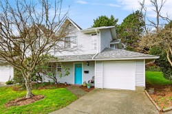 8-2200 Manor Dr Comox, BC V9M 1C5