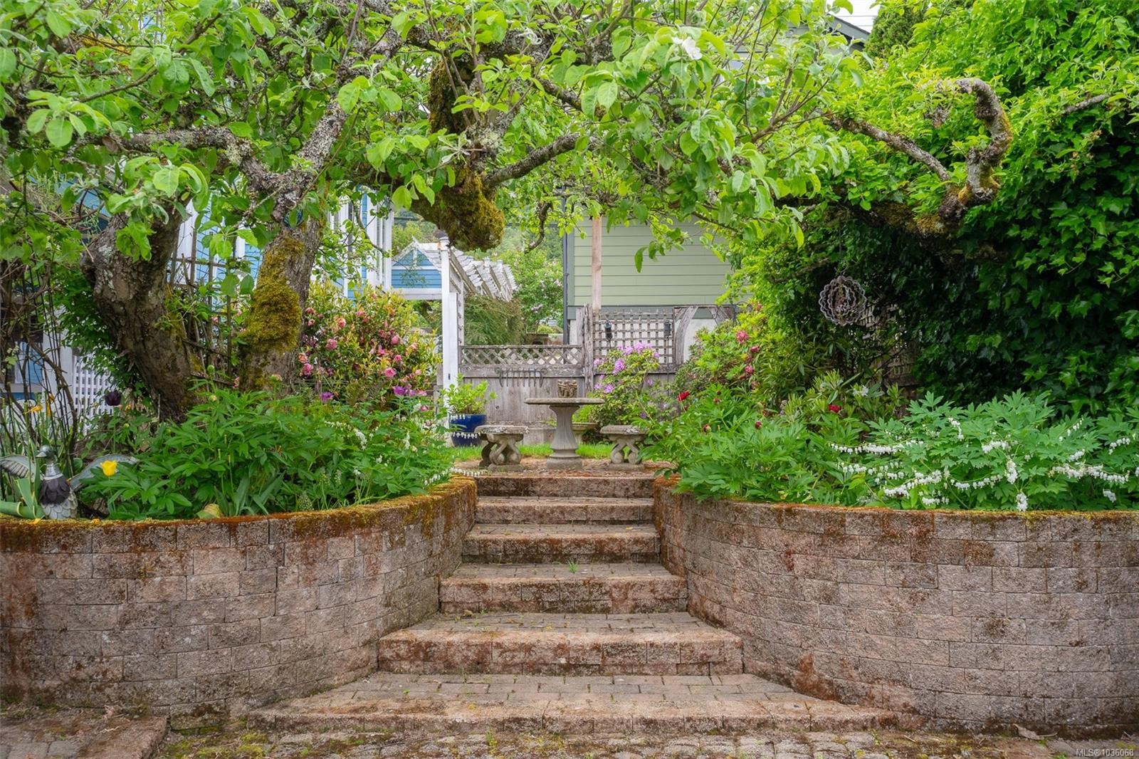 437 Davis Rd, Ladysmith, BC
