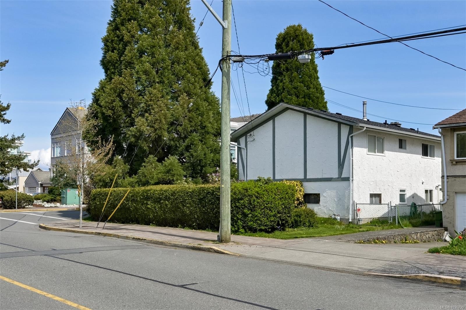 2535 Bevan Ave, Sidney, BC