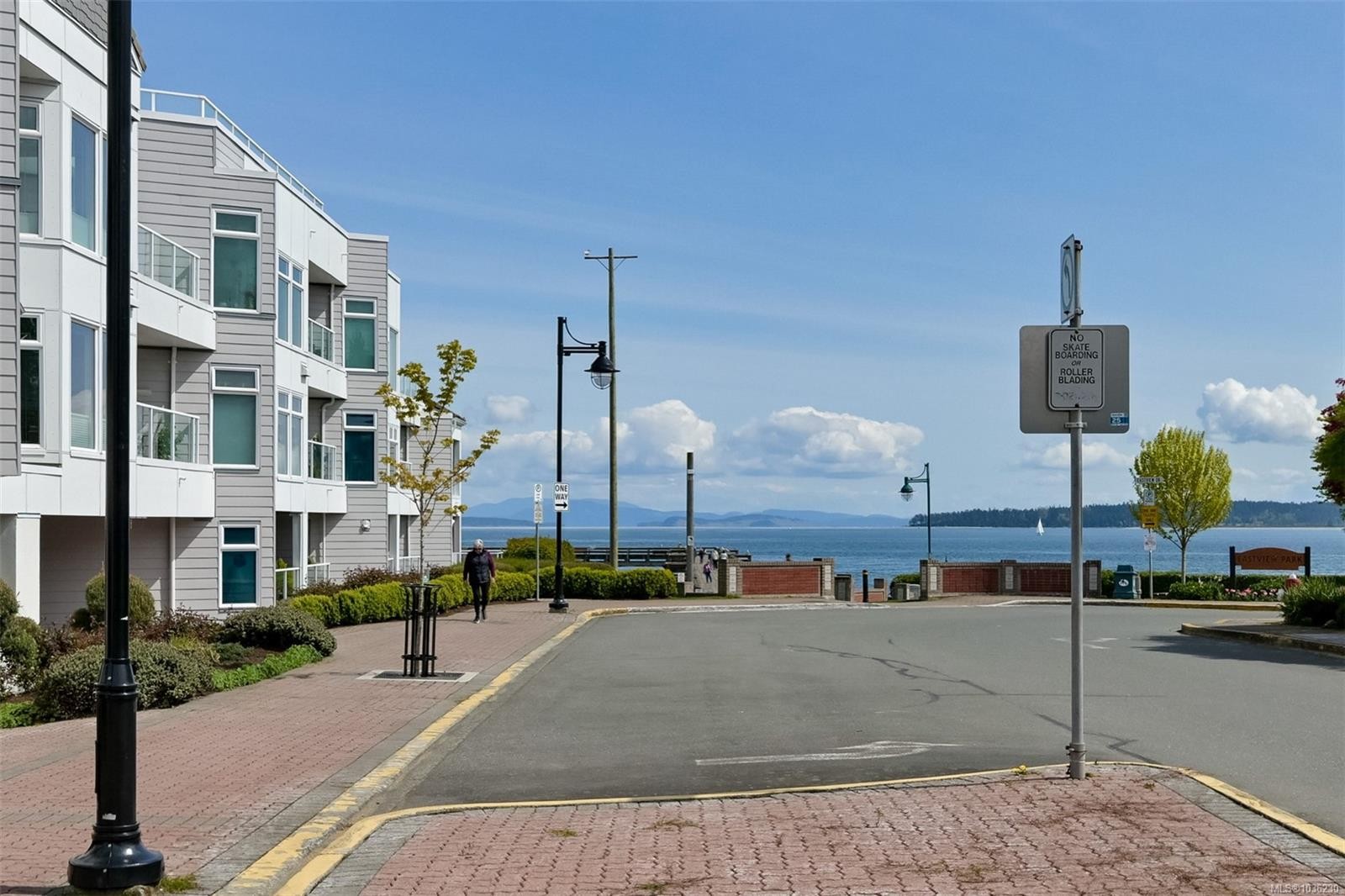 2535 Bevan Ave, Sidney, BC