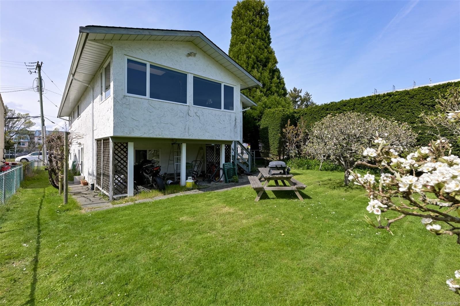 2535 Bevan Ave, Sidney, BC