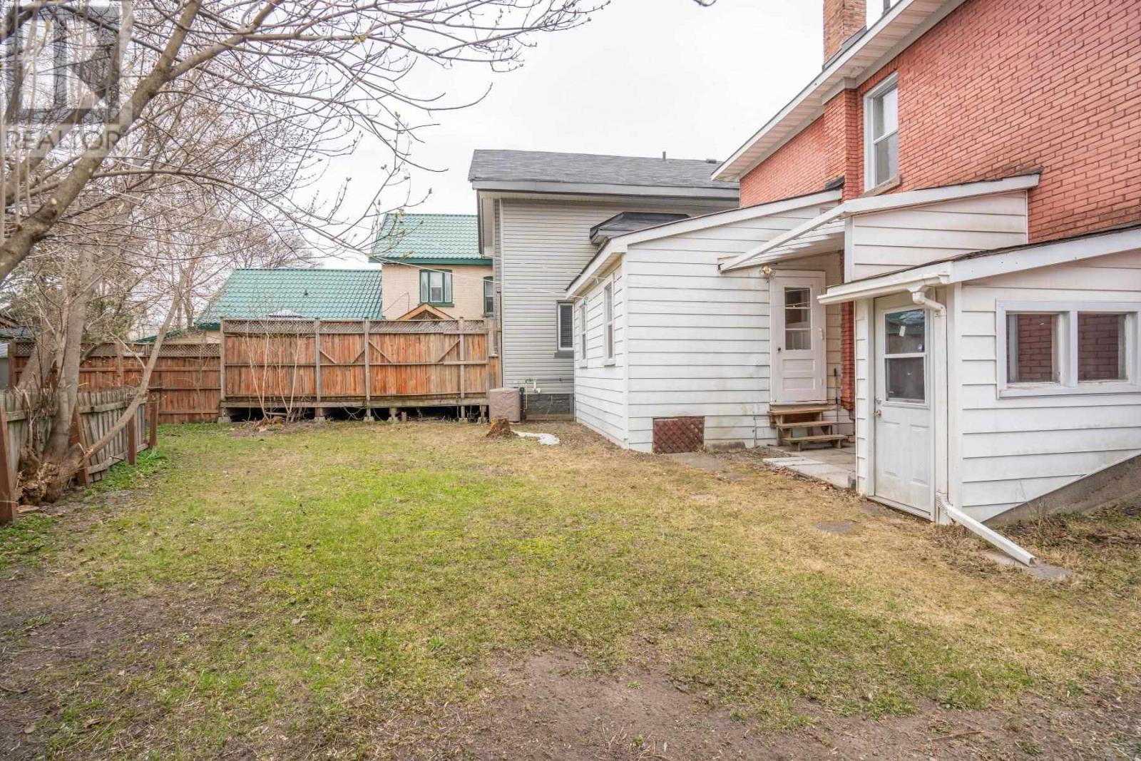 928 Queen St E, Sault Ste. Marie, ON - Outdoor