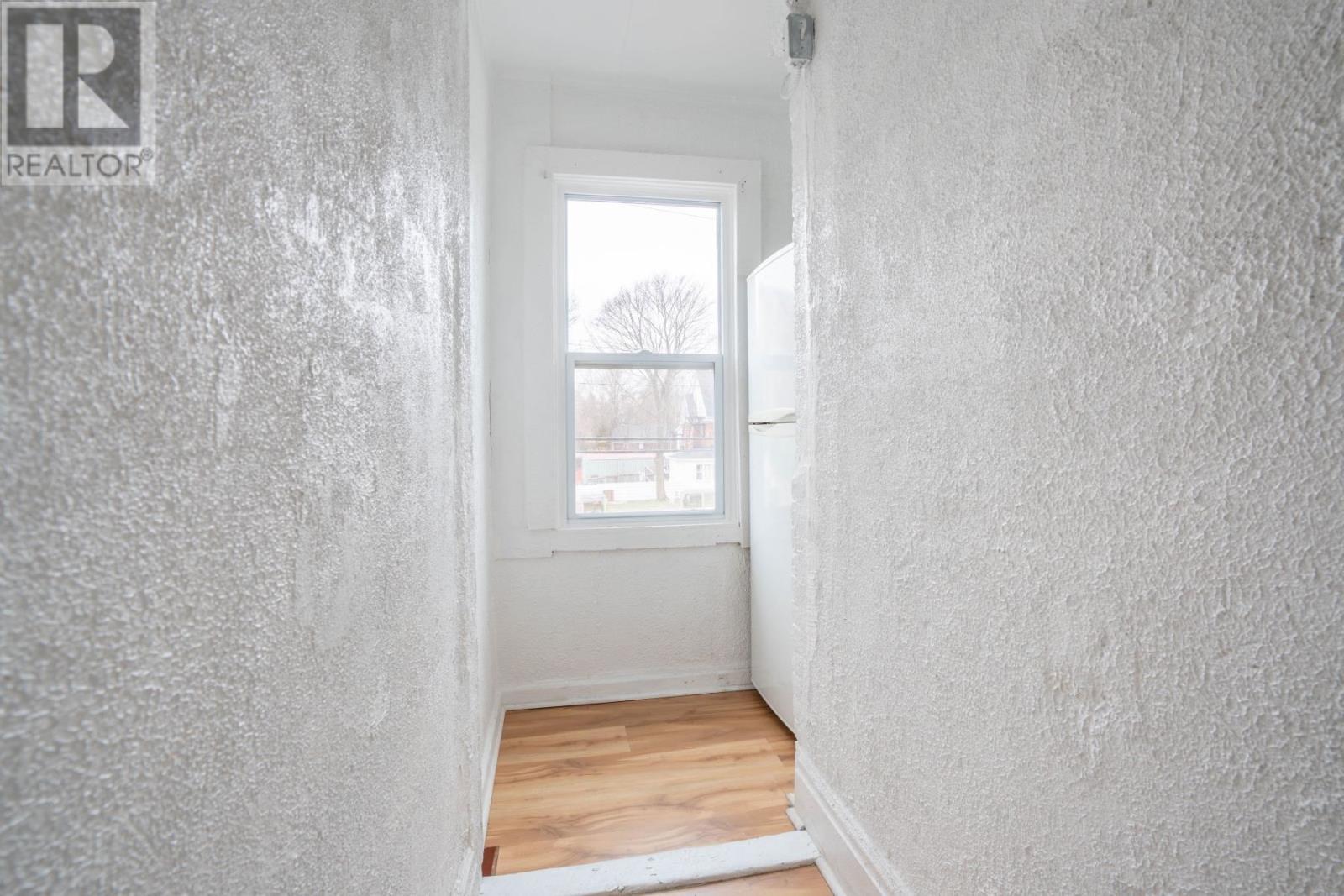 928 Queen St E, Sault Ste. Marie, ON - Indoor Photo Showing Other Room