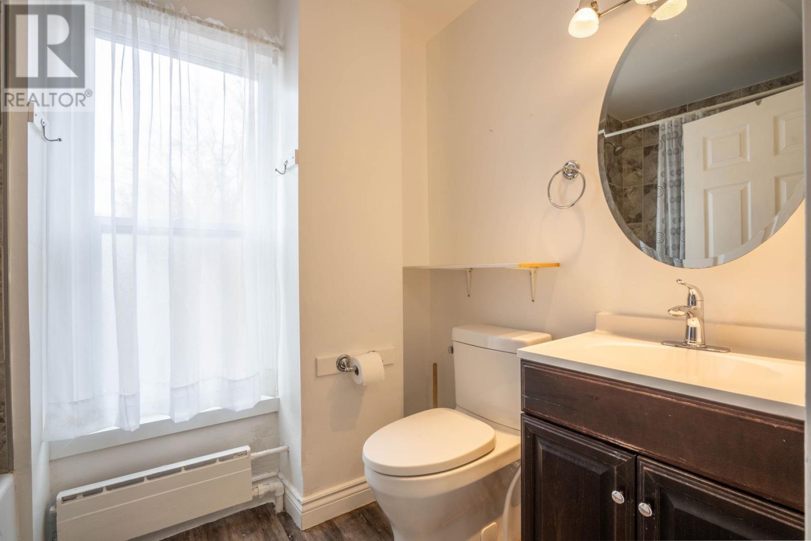 928 Queen St E, Sault Ste. Marie, ON - Indoor Photo Showing Bathroom