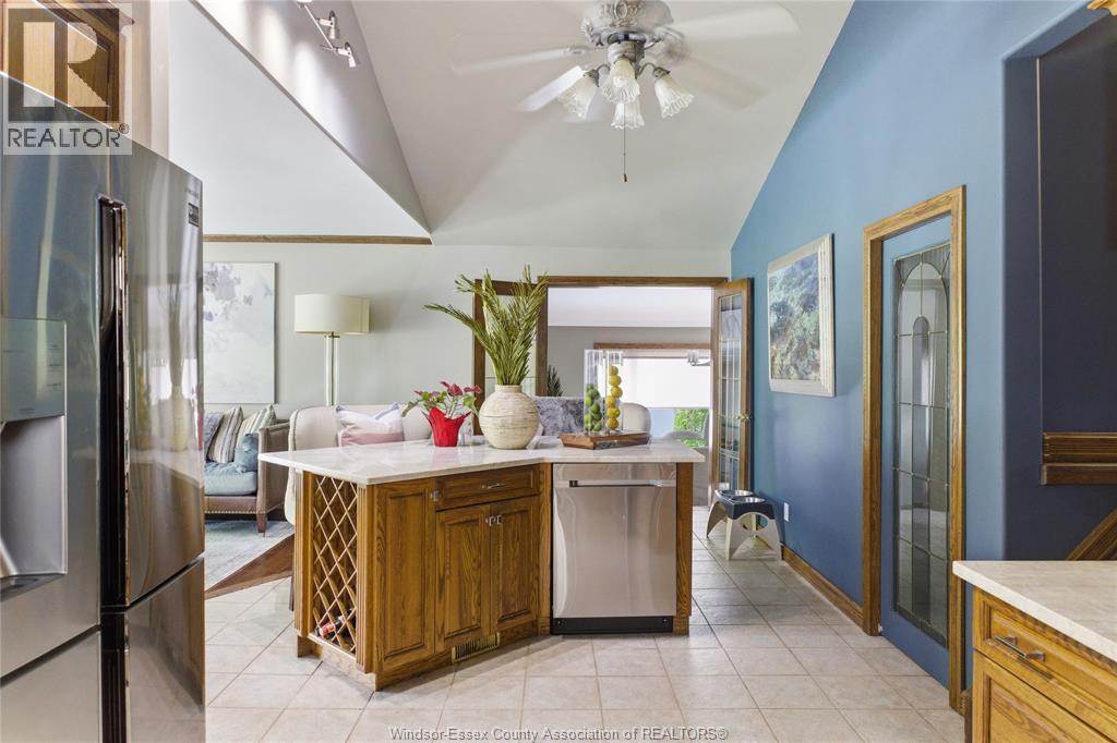 362 Pentilly, Tecumseh, ON - Indoor Photo Showing Kitchen