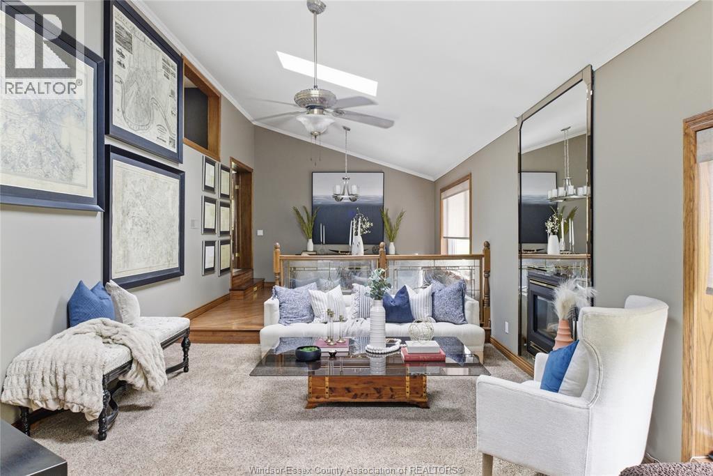 362 Pentilly, Tecumseh, ON - Indoor Photo Showing Living Room