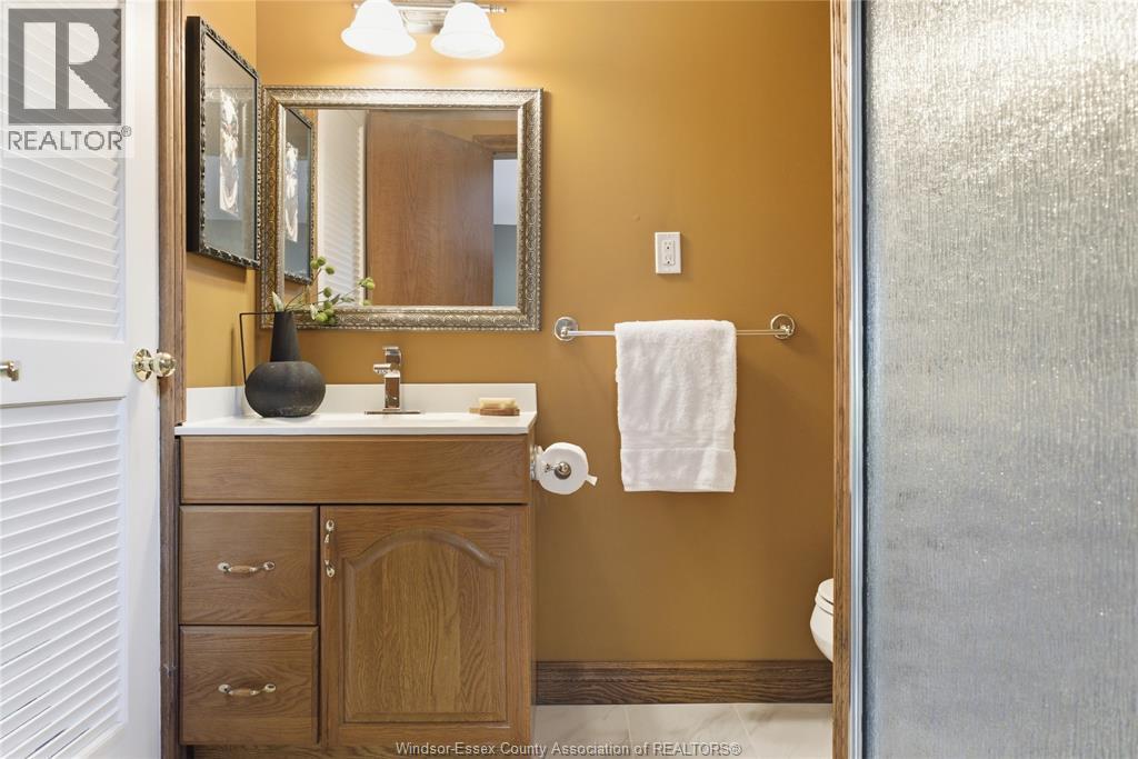 362 Pentilly, Tecumseh, ON - Indoor Photo Showing Bathroom