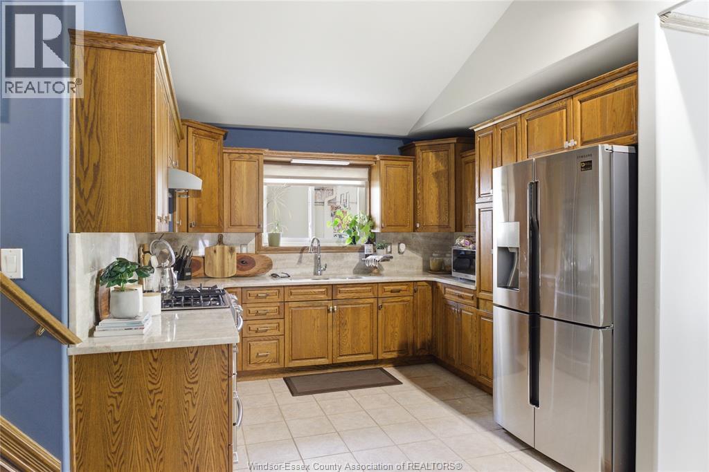 362 Pentilly, Tecumseh, ON - Indoor Photo Showing Kitchen