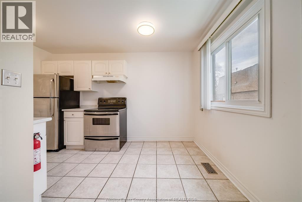 5486 Lassaline, Windsor, ON - Indoor Photo Showing Kitchen