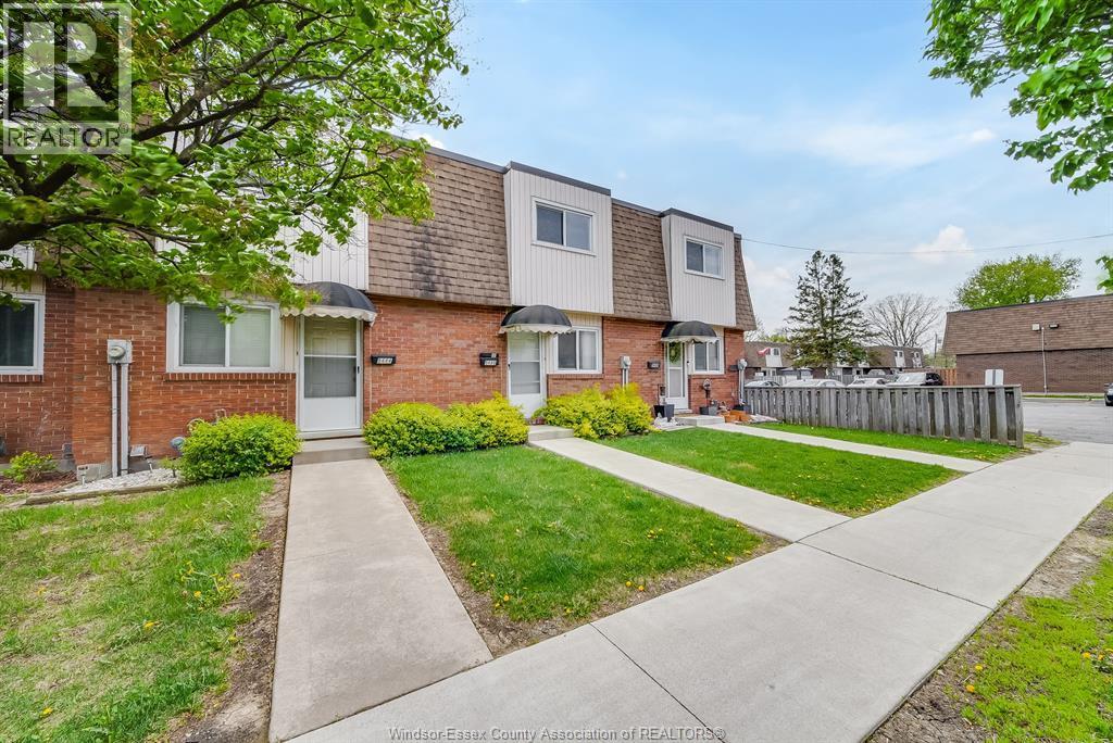 5486 Lassaline, Windsor, ON - Outdoor