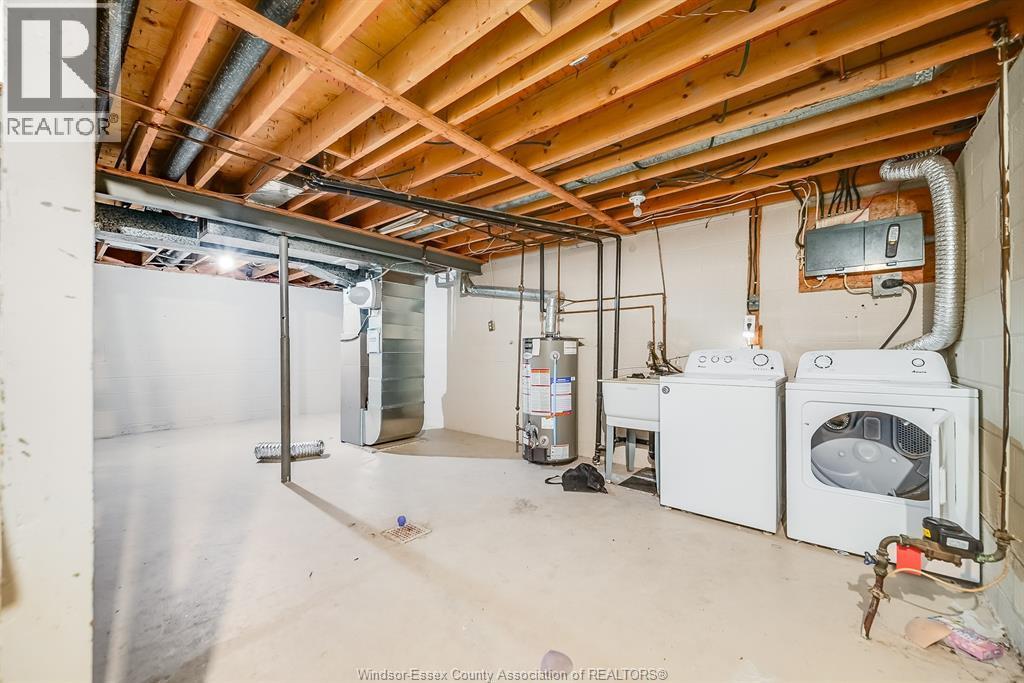 5486 Lassaline, Windsor, ON - Indoor Photo Showing Laundry Room