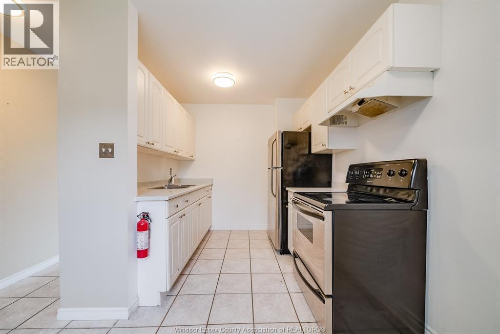 5486 Lassaline, Windsor, ON - Indoor Photo Showing Kitchen