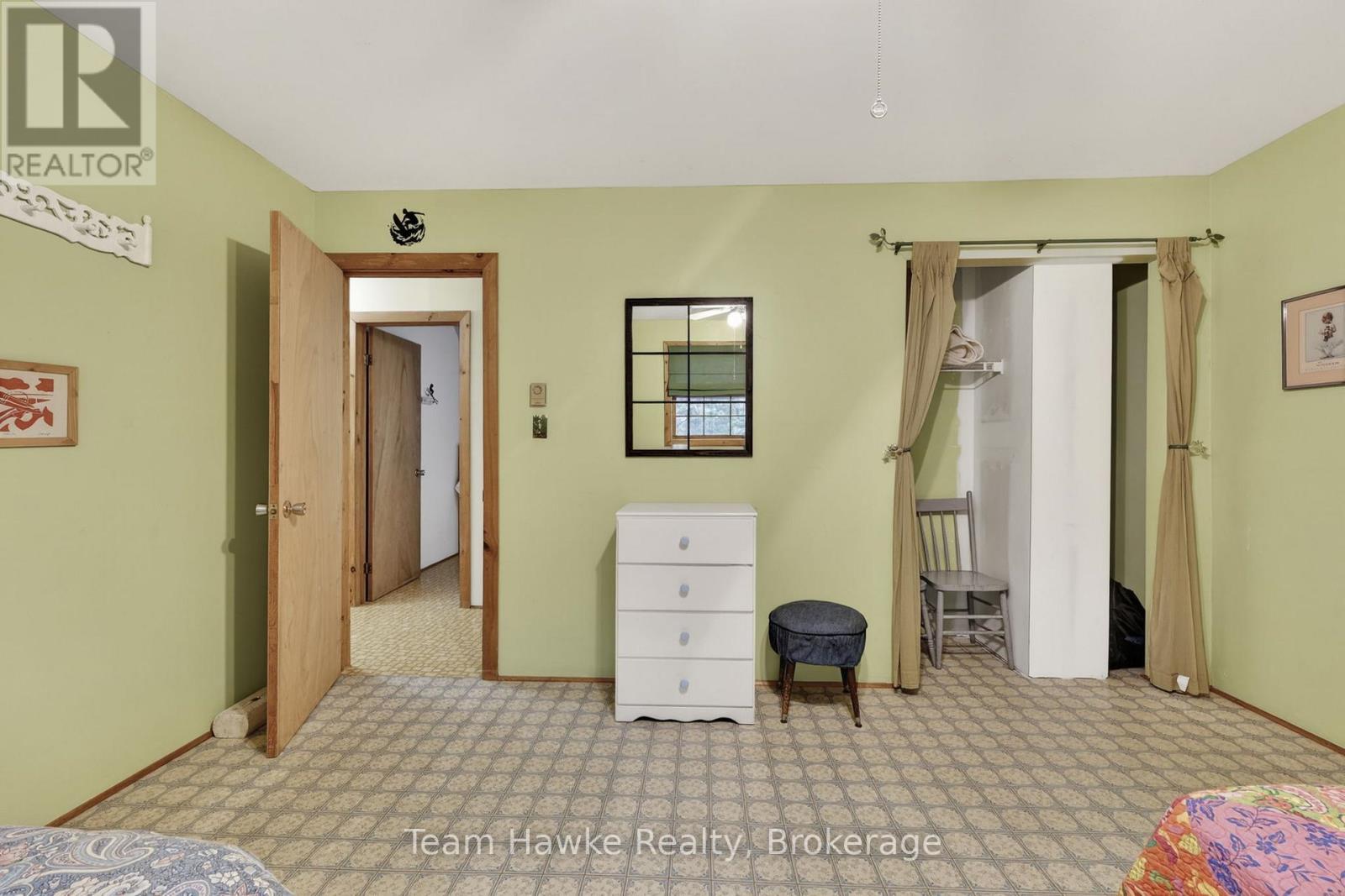 698 Tiny Beaches Road S, Tiny, ON - Indoor Photo Showing Bedroom