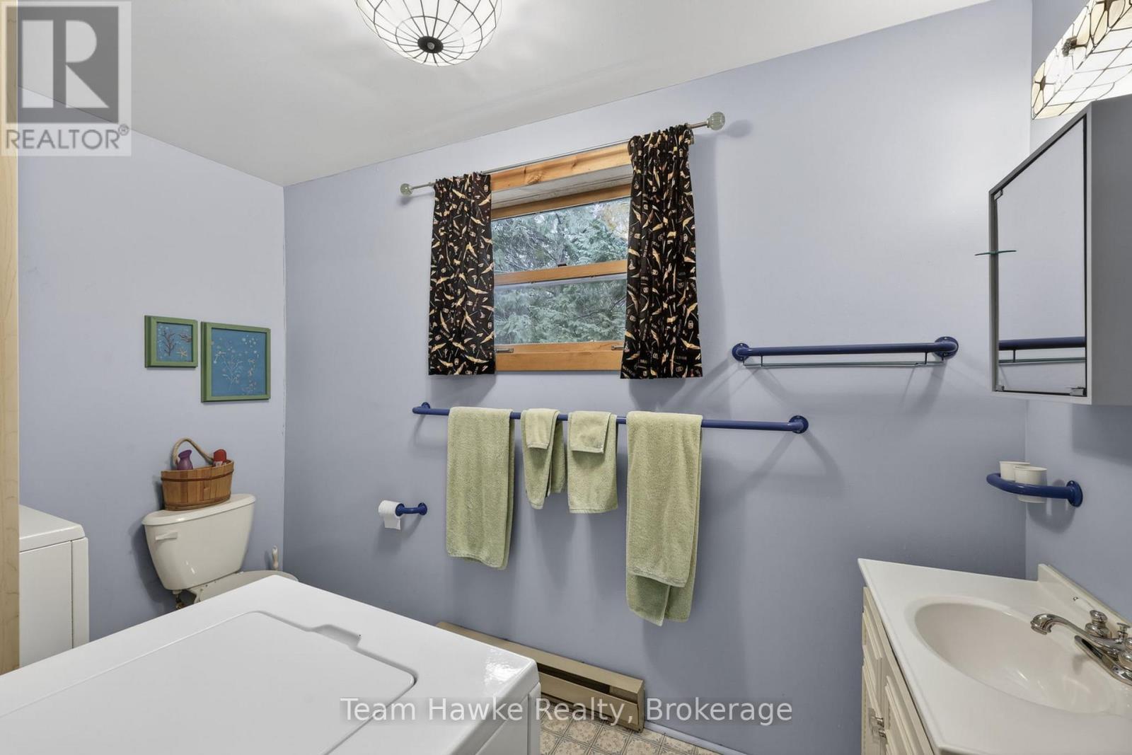 698 Tiny Beaches Road S, Tiny, ON - Indoor Photo Showing Bathroom