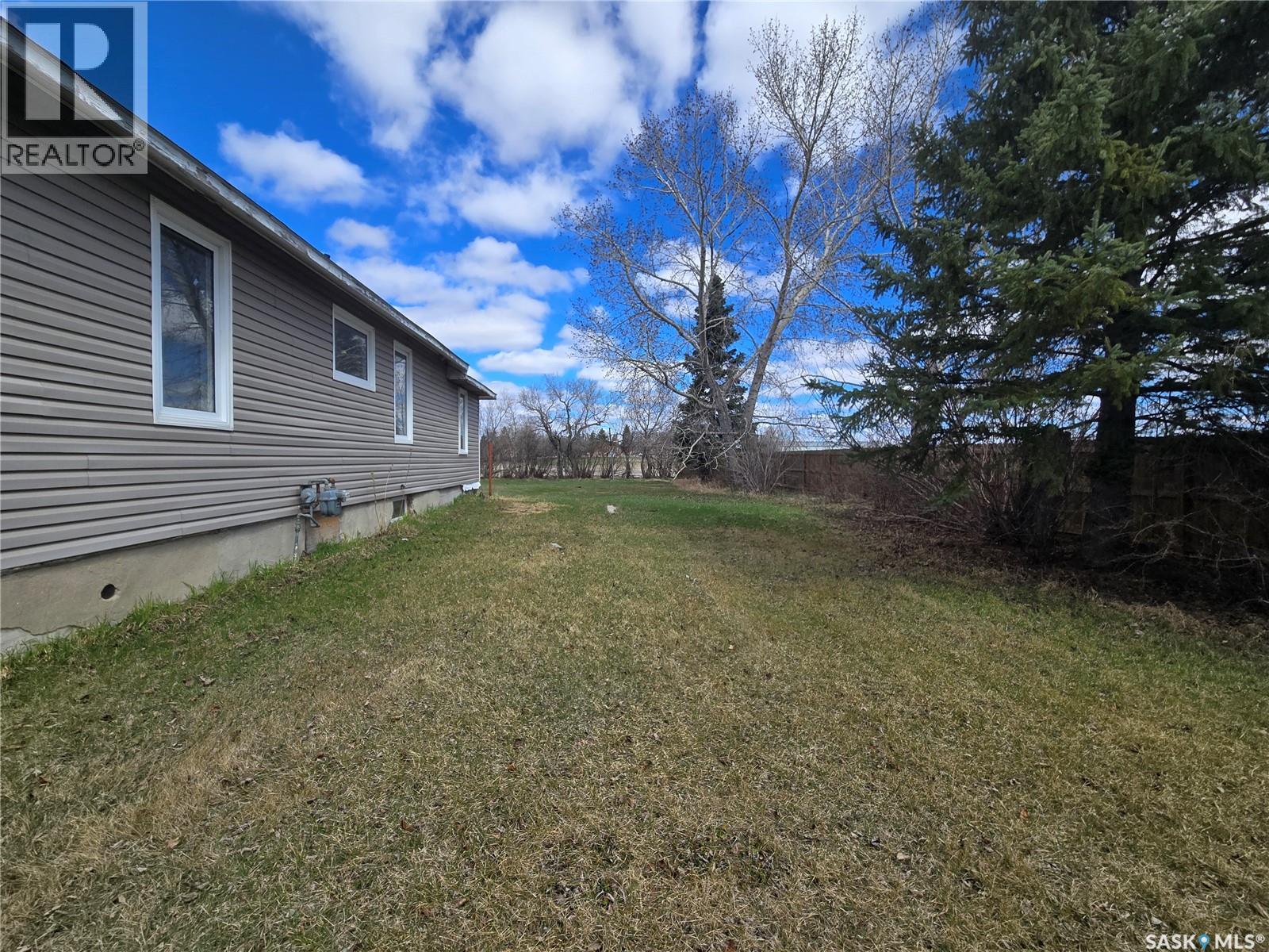 601 Souris Avenue, Arcola, SK - Outdoor