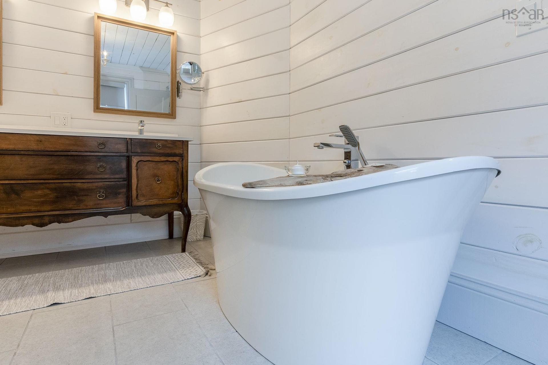 472 Highway 1, Smiths Cove, NS