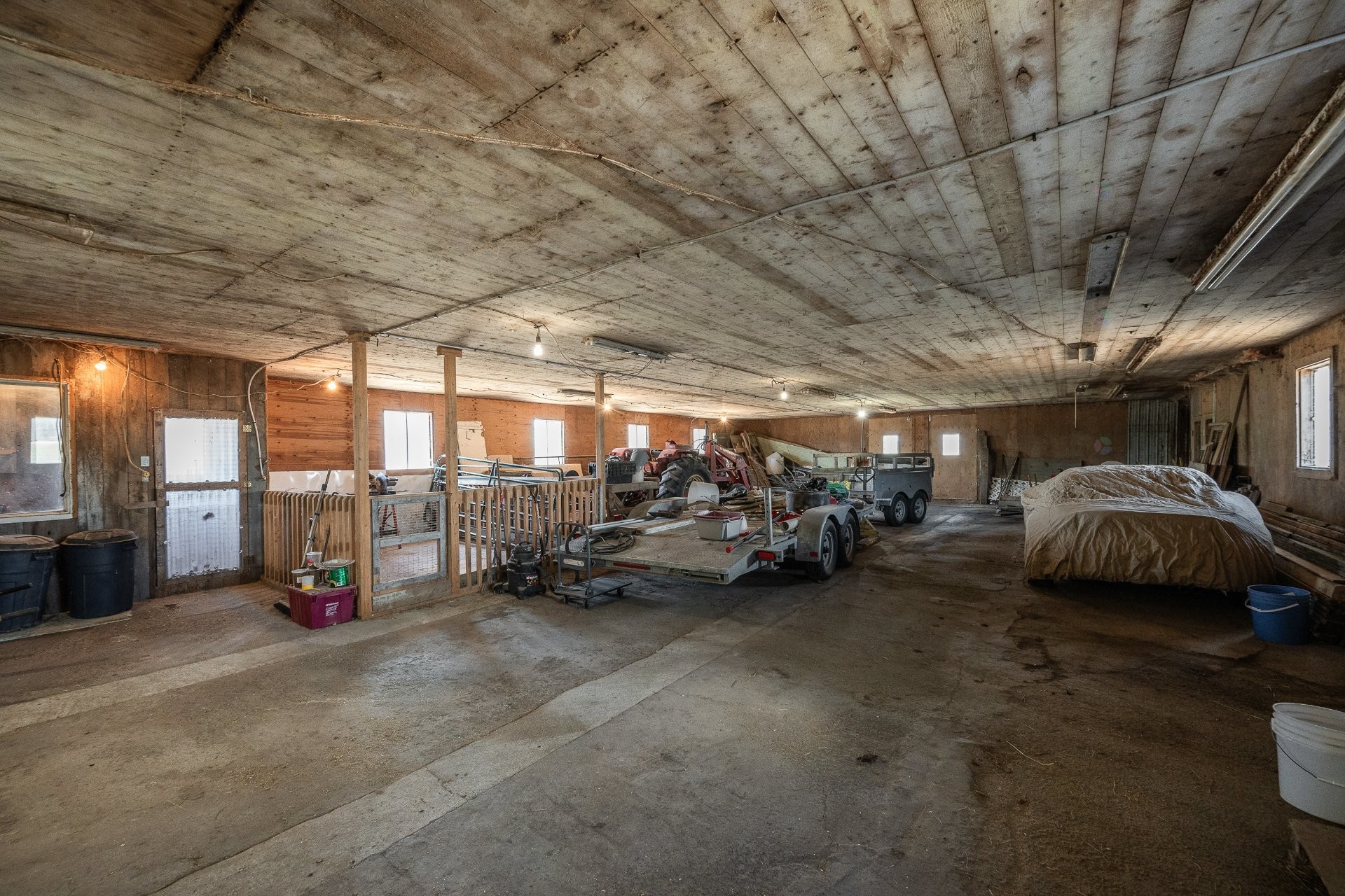 Grange - 965Z Route 275 S., Frampton, QC - Indoor Photo Showing Garage