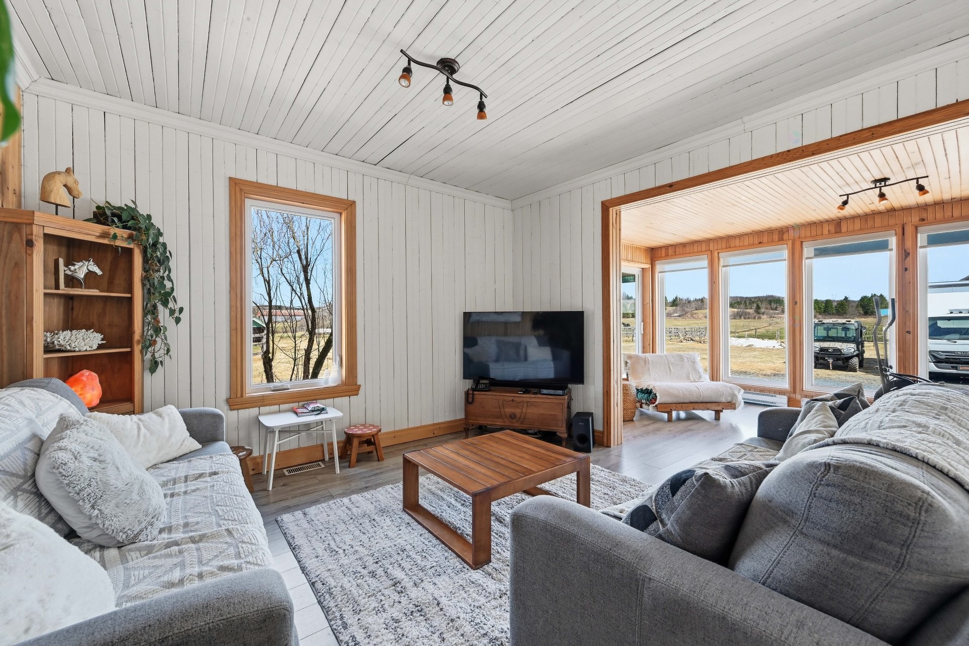 Salon - 965Z Route 275 S., Frampton, QC - Indoor Photo Showing Living Room