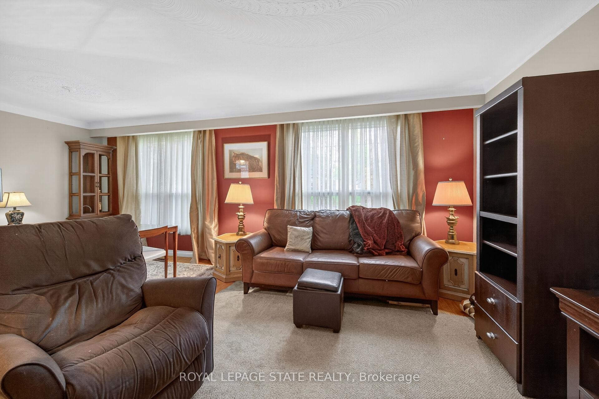 582 Woodview Road, Burlington, ON - Indoor Photo Showing Living Room