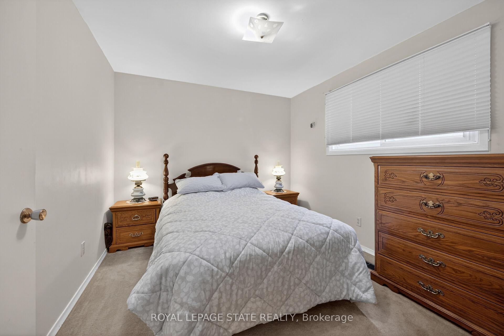 582 Woodview Road, Burlington, ON - Indoor Photo Showing Bedroom