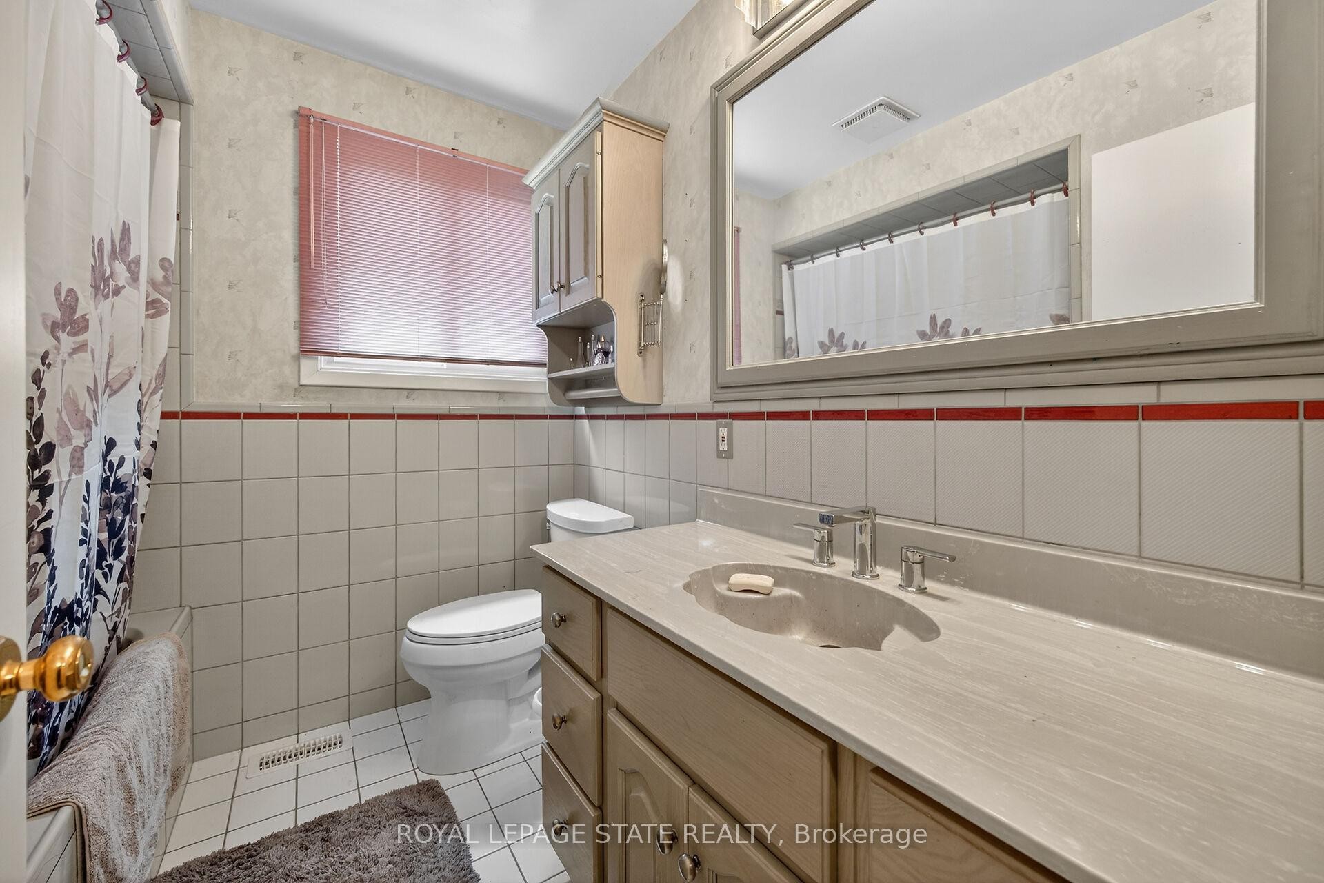 582 Woodview Road, Burlington, ON - Indoor Photo Showing Bathroom