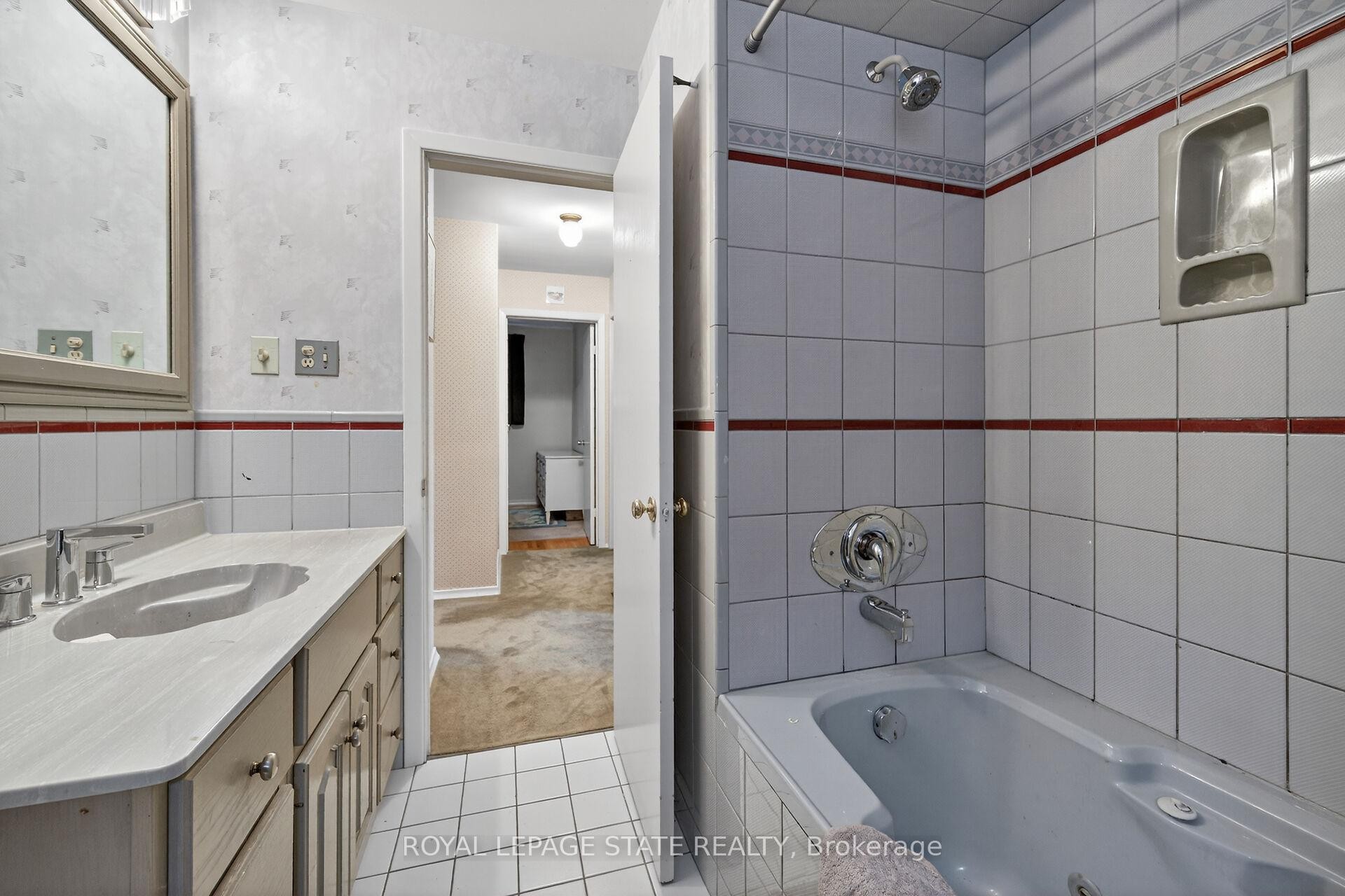 582 Woodview Road, Burlington, ON - Indoor Photo Showing Bathroom