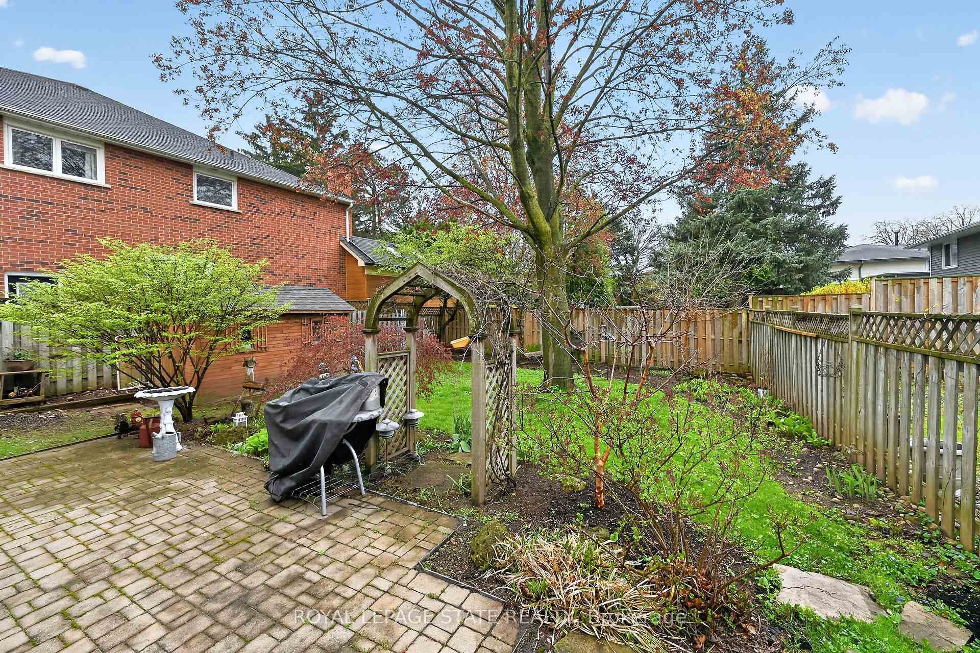 582 Woodview Road, Burlington, ON - Outdoor
