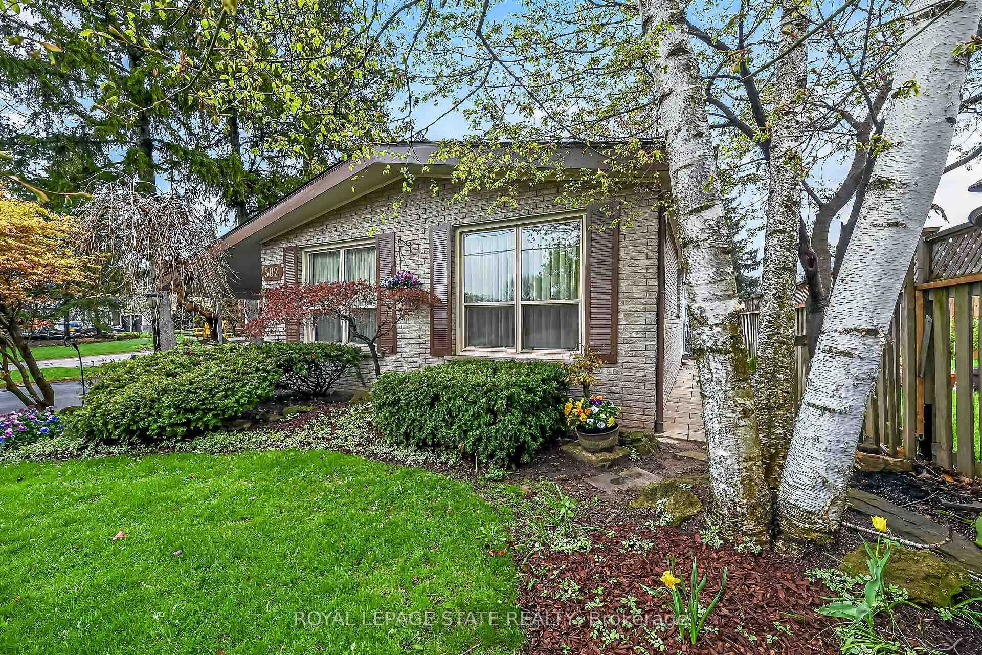 582 Woodview Road, Burlington, ON - Outdoor