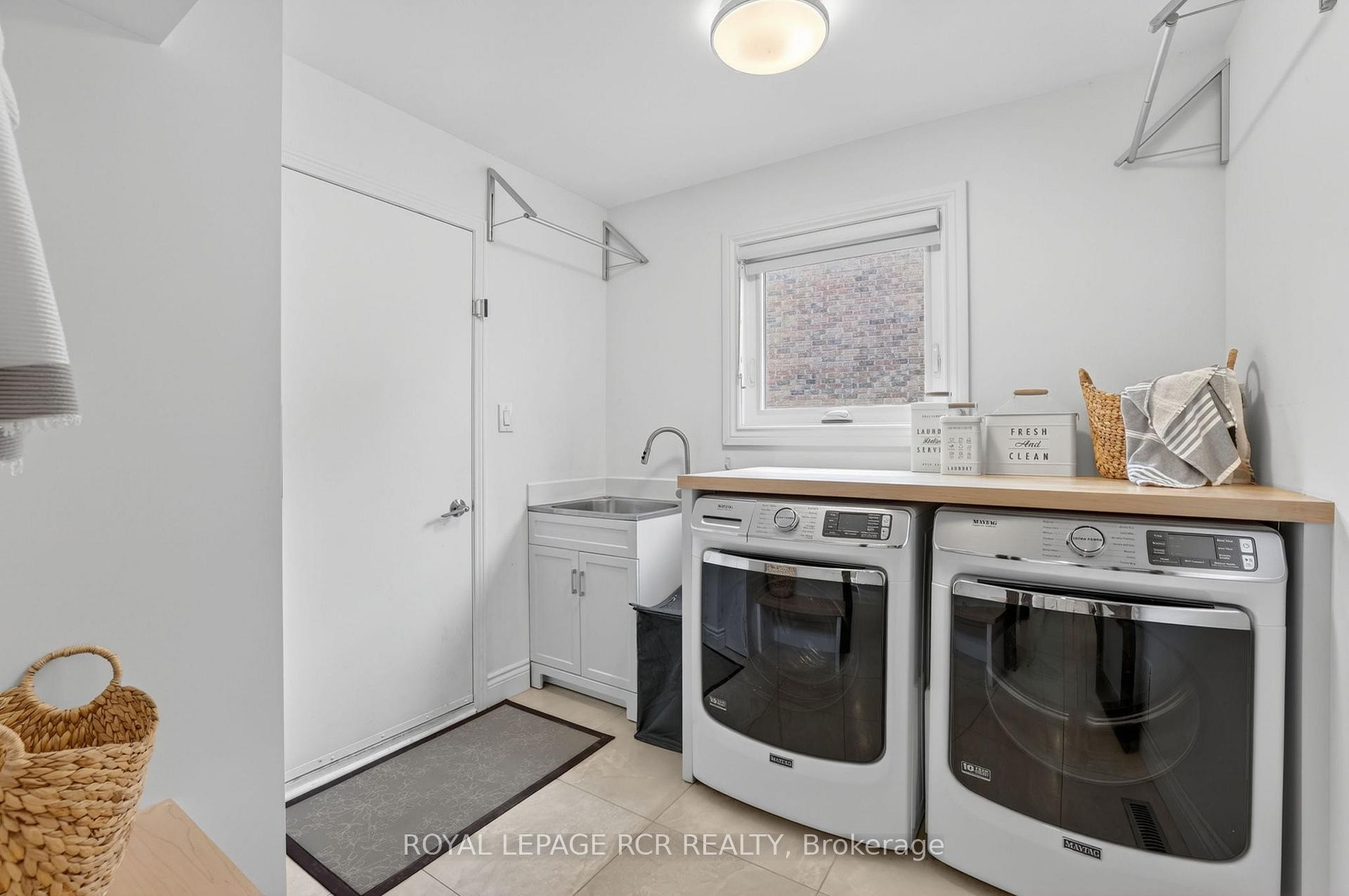 35 Mccabe Crescent, Caledon, ON - Indoor Photo Showing Laundry Room