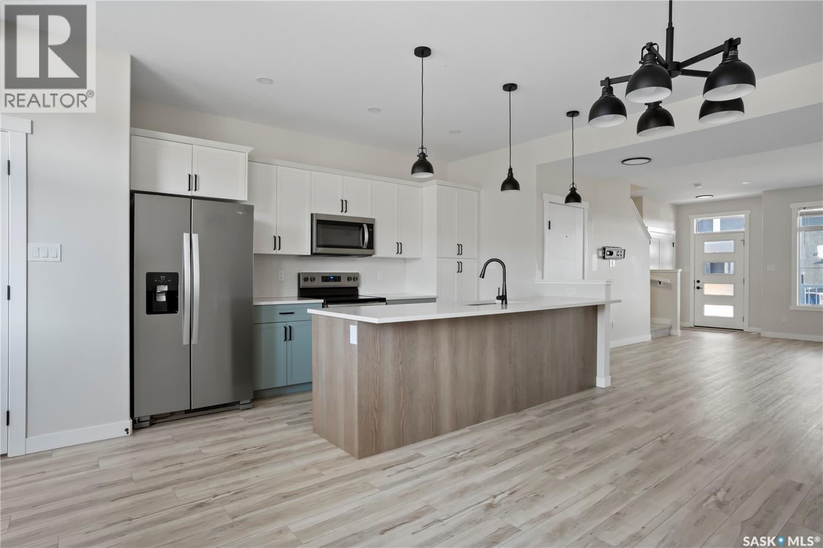 4744 Buckingham Drive, Regina, SK - Indoor Photo Showing Kitchen With Upgraded Kitchen