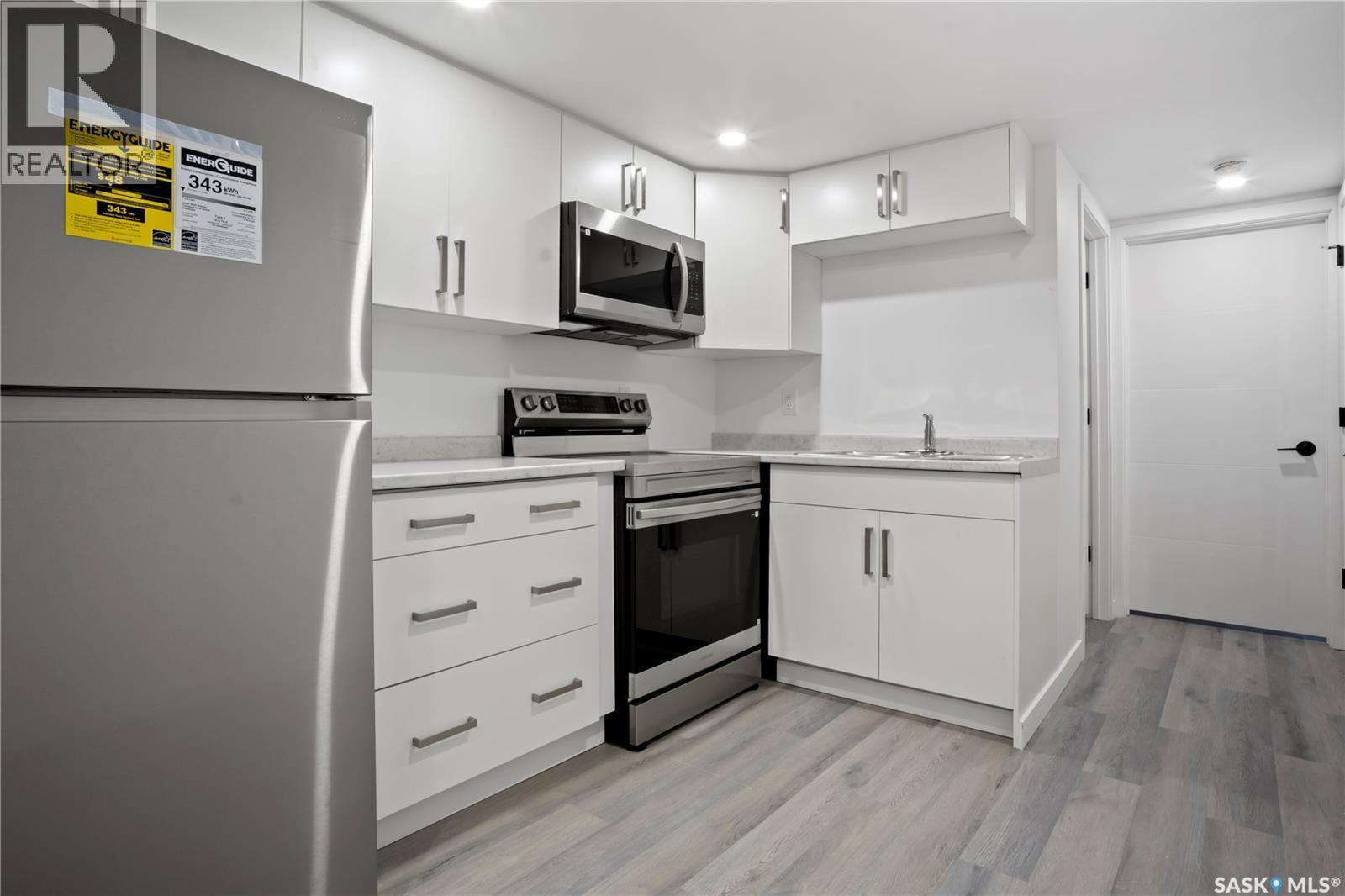 4744 Buckingham Drive, Regina, SK - Indoor Photo Showing Kitchen