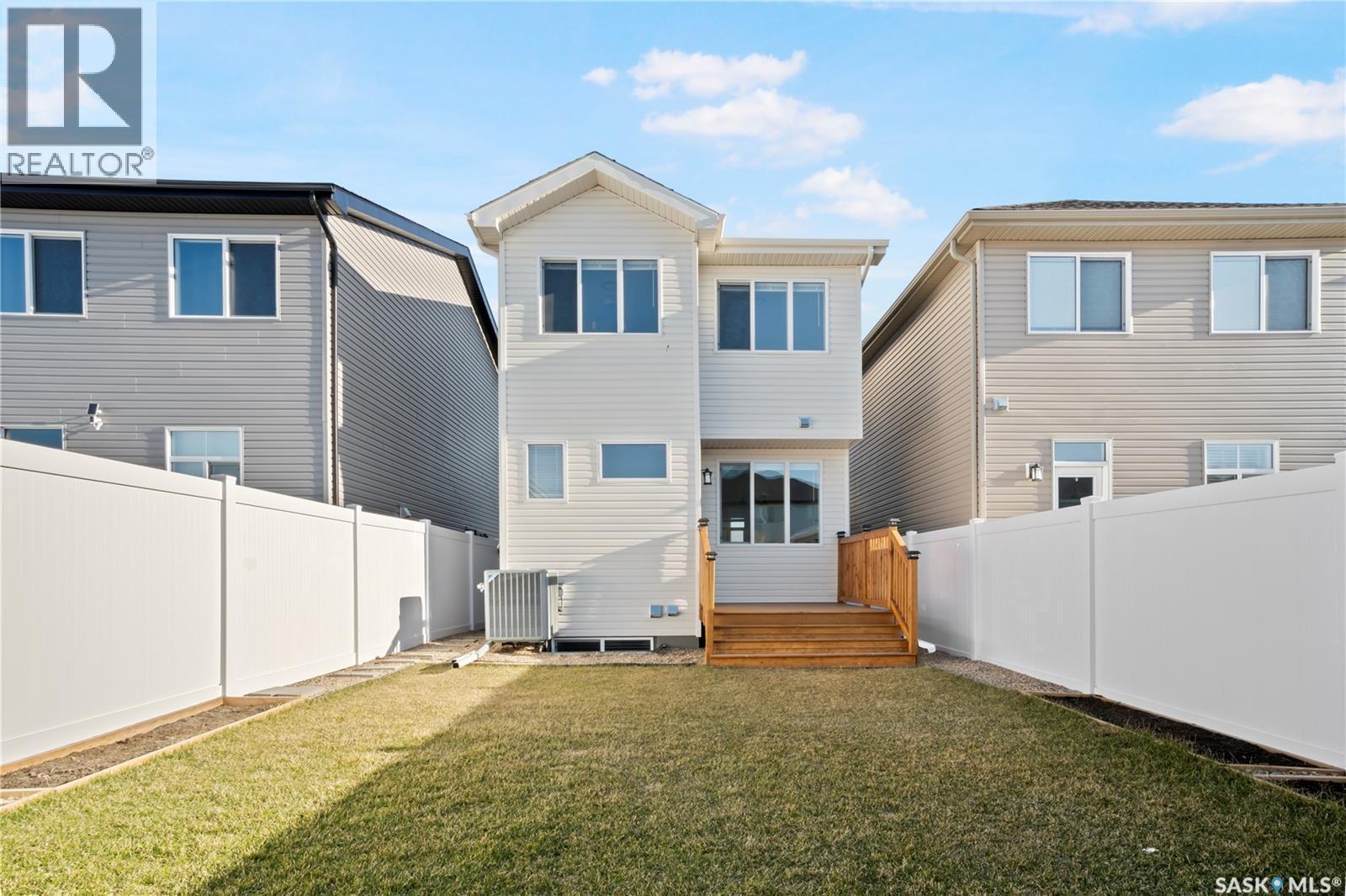 4744 Buckingham Drive, Regina, SK - Outdoor