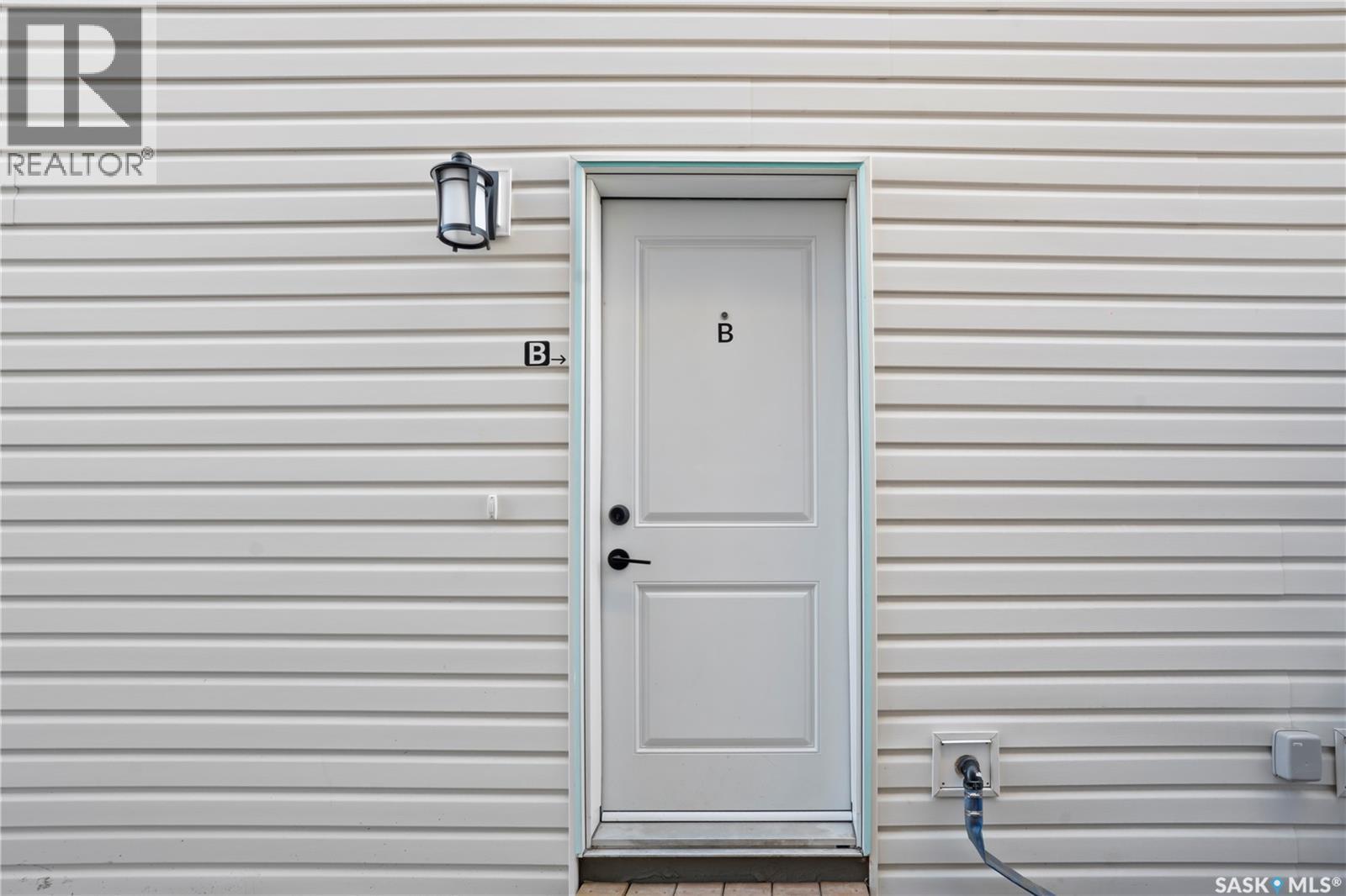 4744 Buckingham Drive, Regina, SK - Outdoor With Exterior