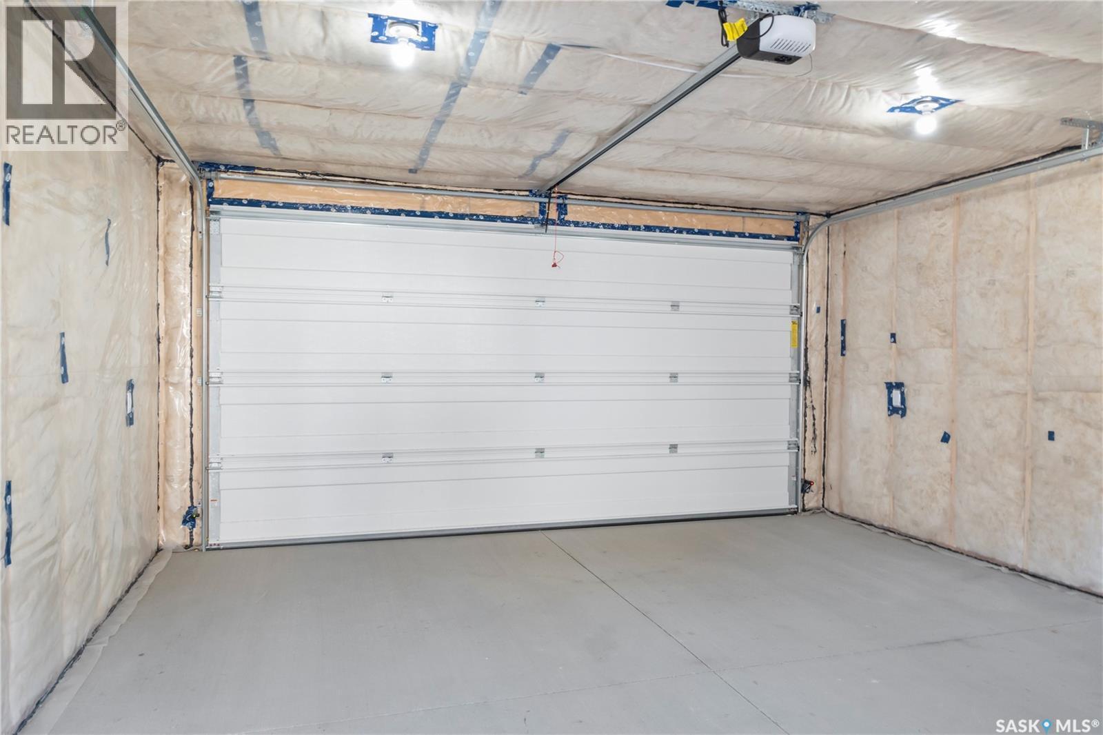 4744 Buckingham Drive, Regina, SK - Indoor Photo Showing Garage