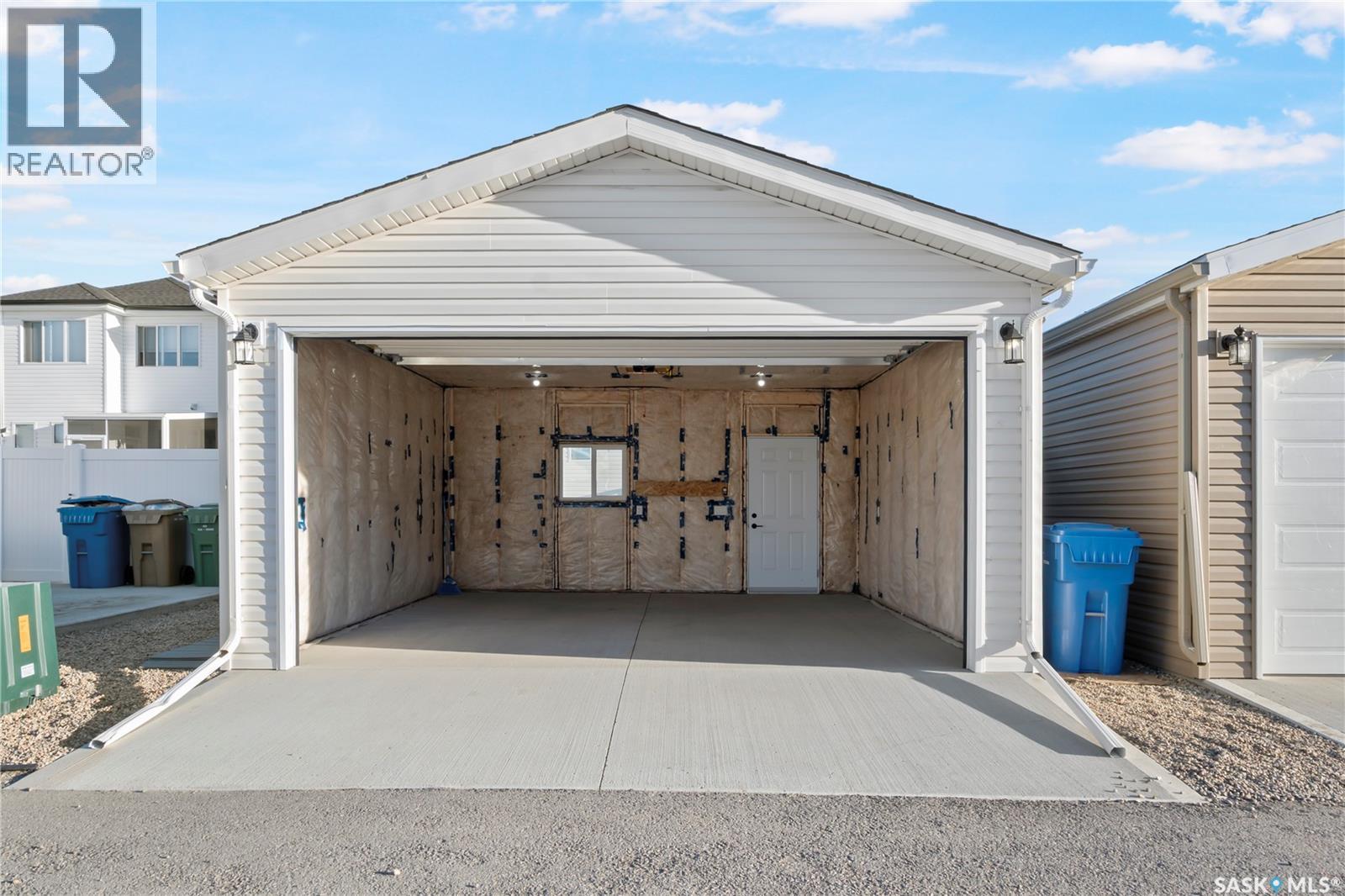 4744 Buckingham Drive, Regina, SK - Outdoor With Exterior