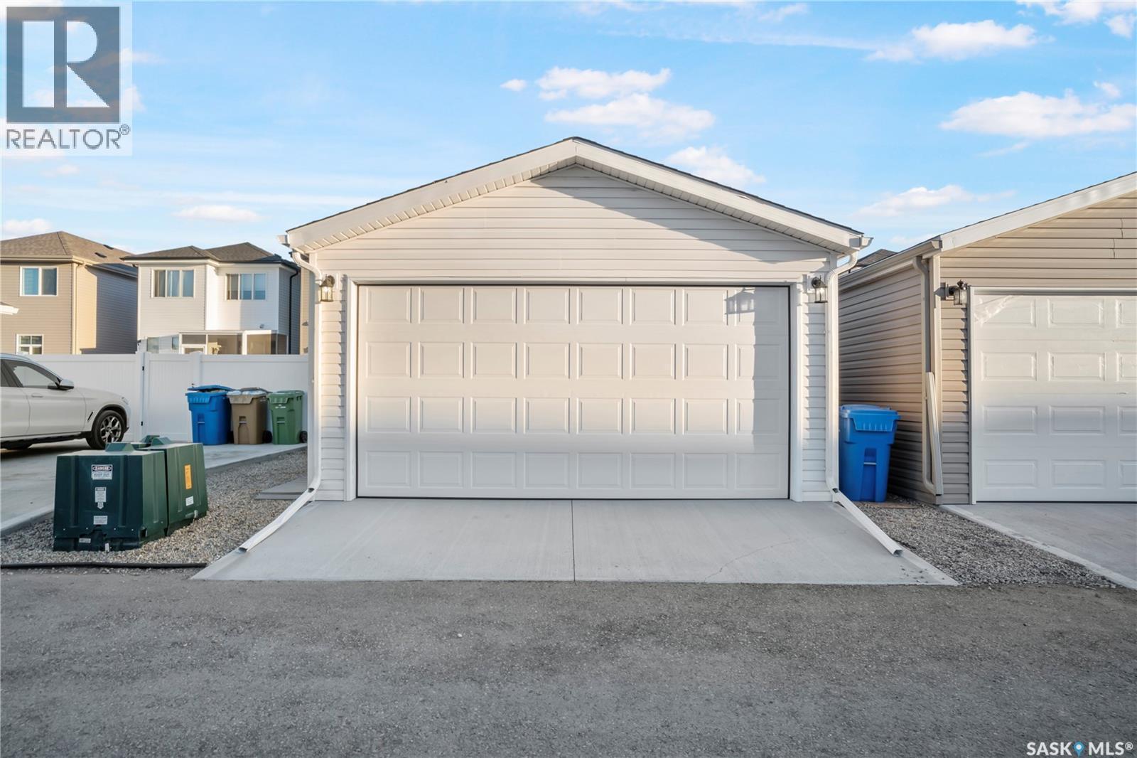 4744 Buckingham Drive, Regina, SK - Outdoor