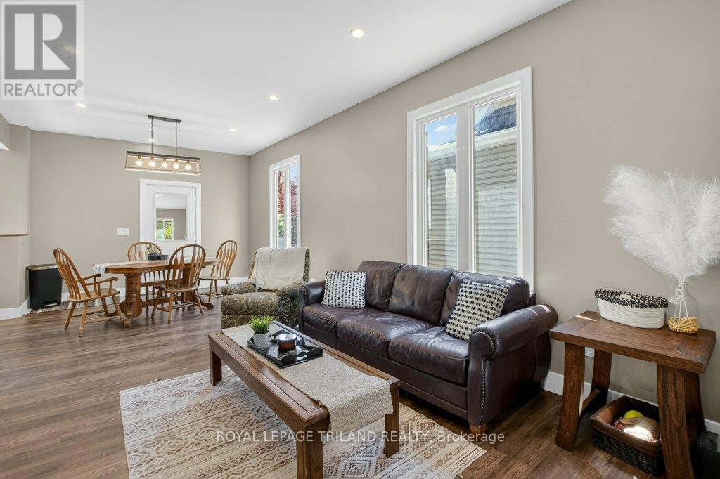 73.5 Hughes Street, St. Thomas, ON - Indoor Photo Showing Living Room
